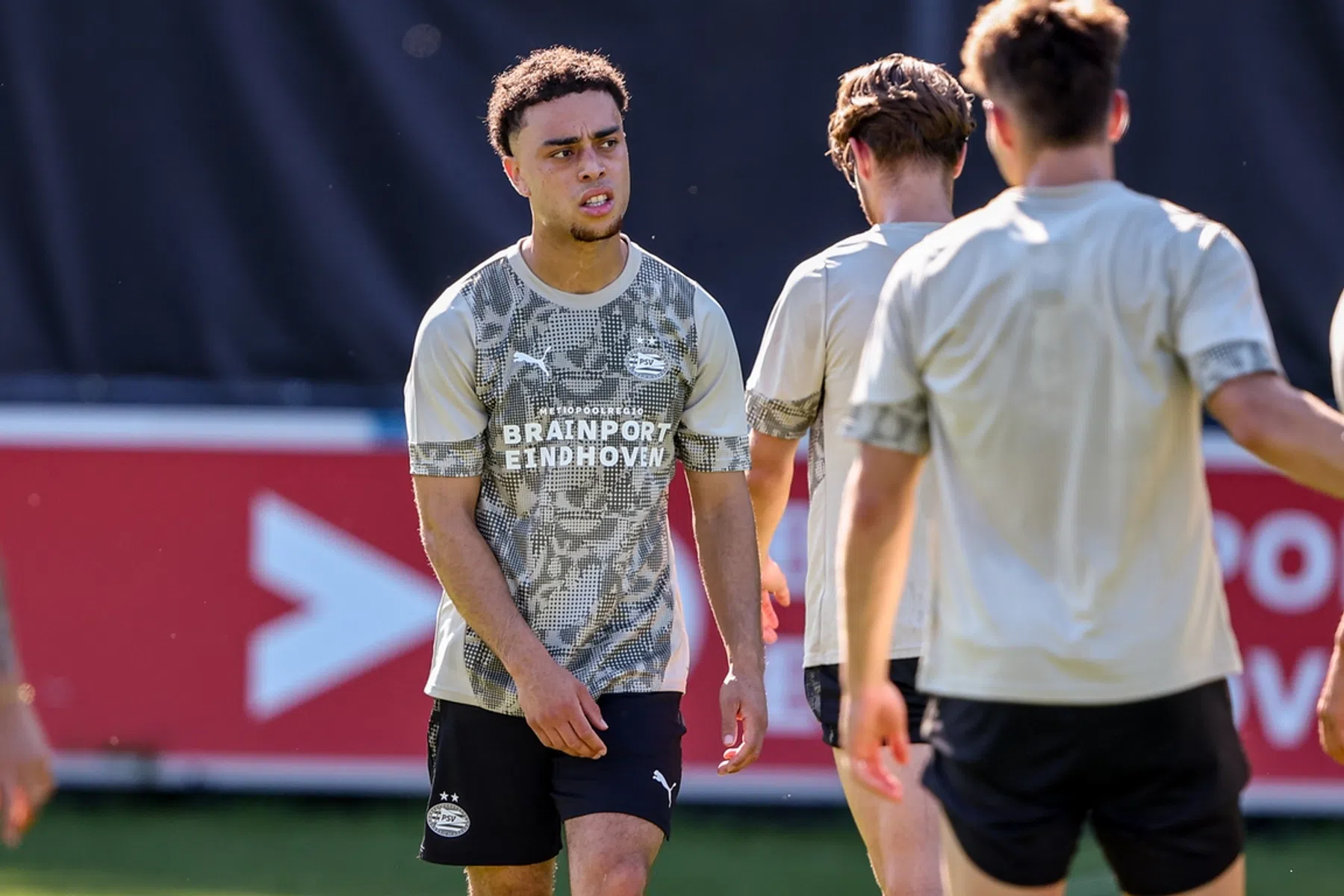 Déjà vu voor PSV: na Olij valt ook Dest in eerste helft uit tijdens oefenduel
