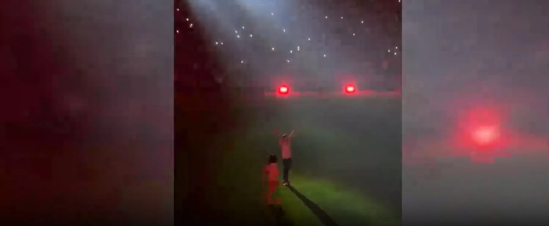 Prachtbeelden: Kökcü zet volgepakt Besiktas-stadion op zijn kop bij presentatie