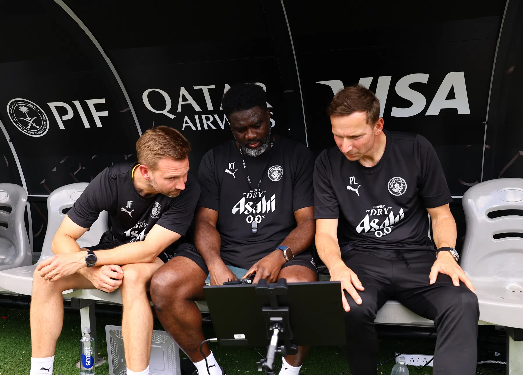 WK-deal omgezet in dienstverband: Touré gaat werken met Lijnders en Guardiola