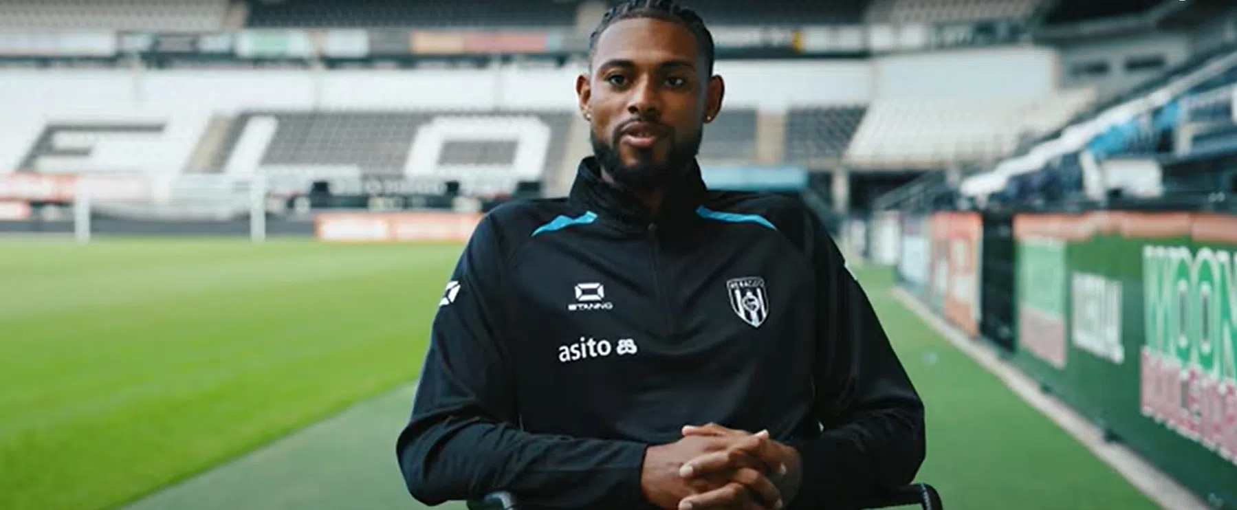 Heracles dankt oud-speler voor binnenhalen Reine-Adélaïde