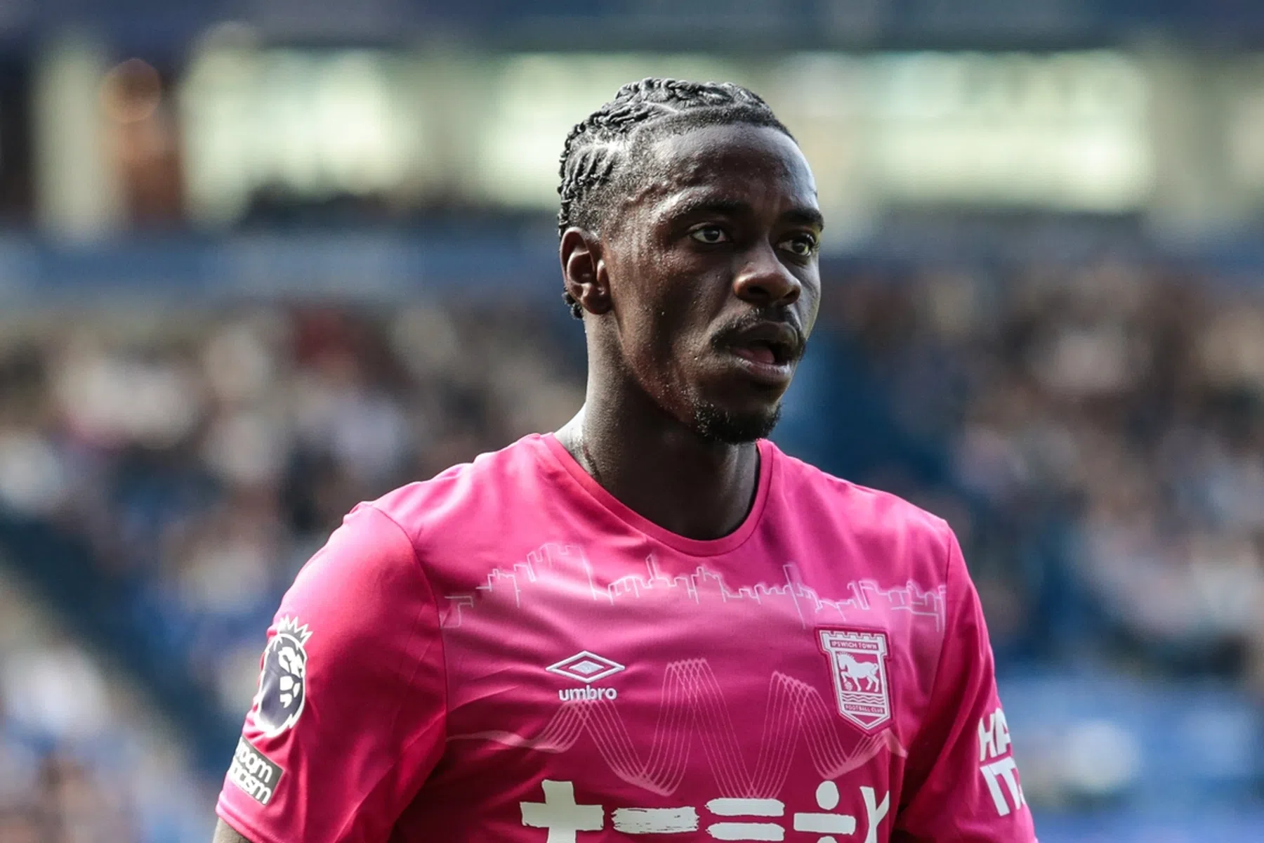Tuanzebe dient klacht in tegen oude club Manchester United