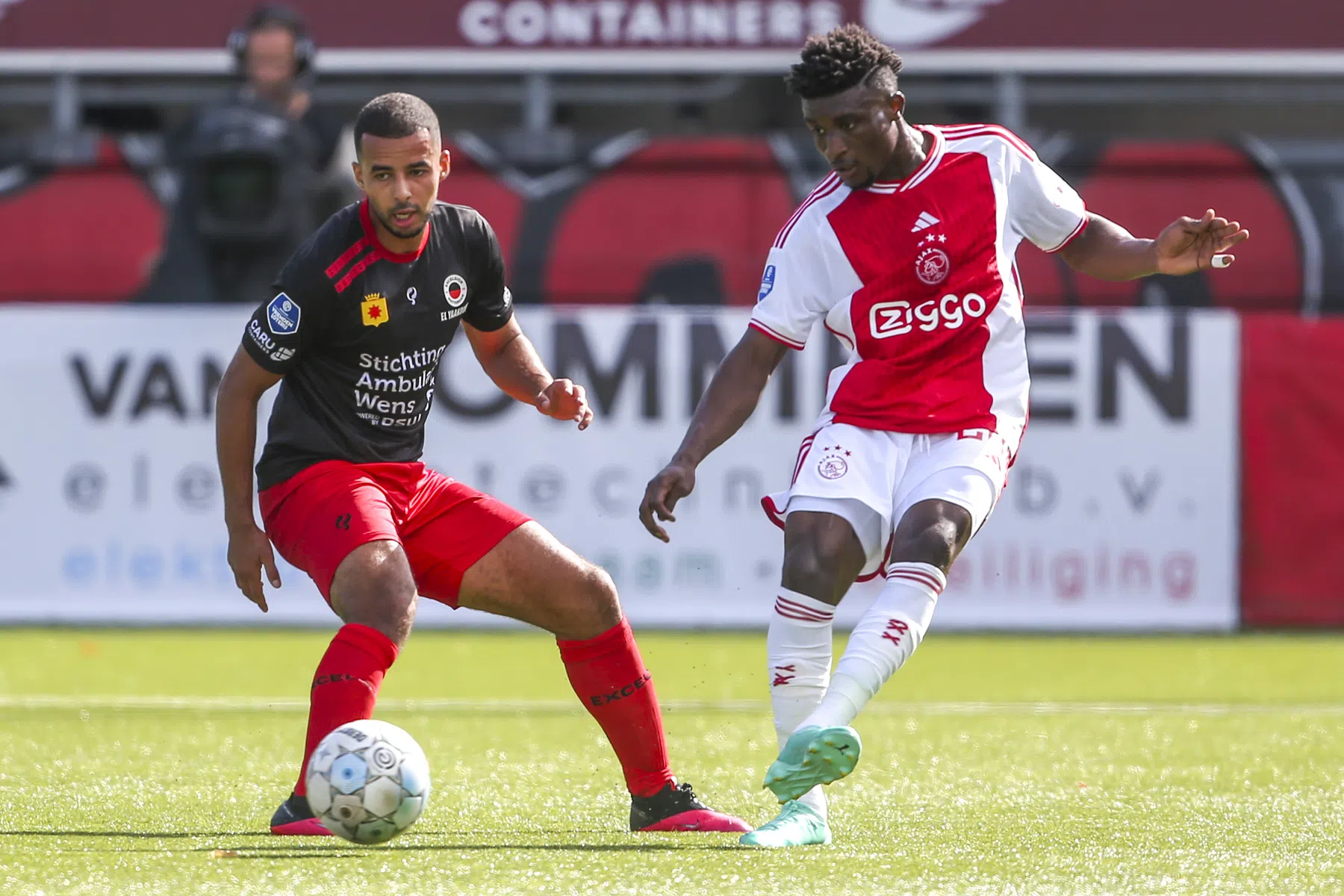 Ajax casht door Kudus en Conceição