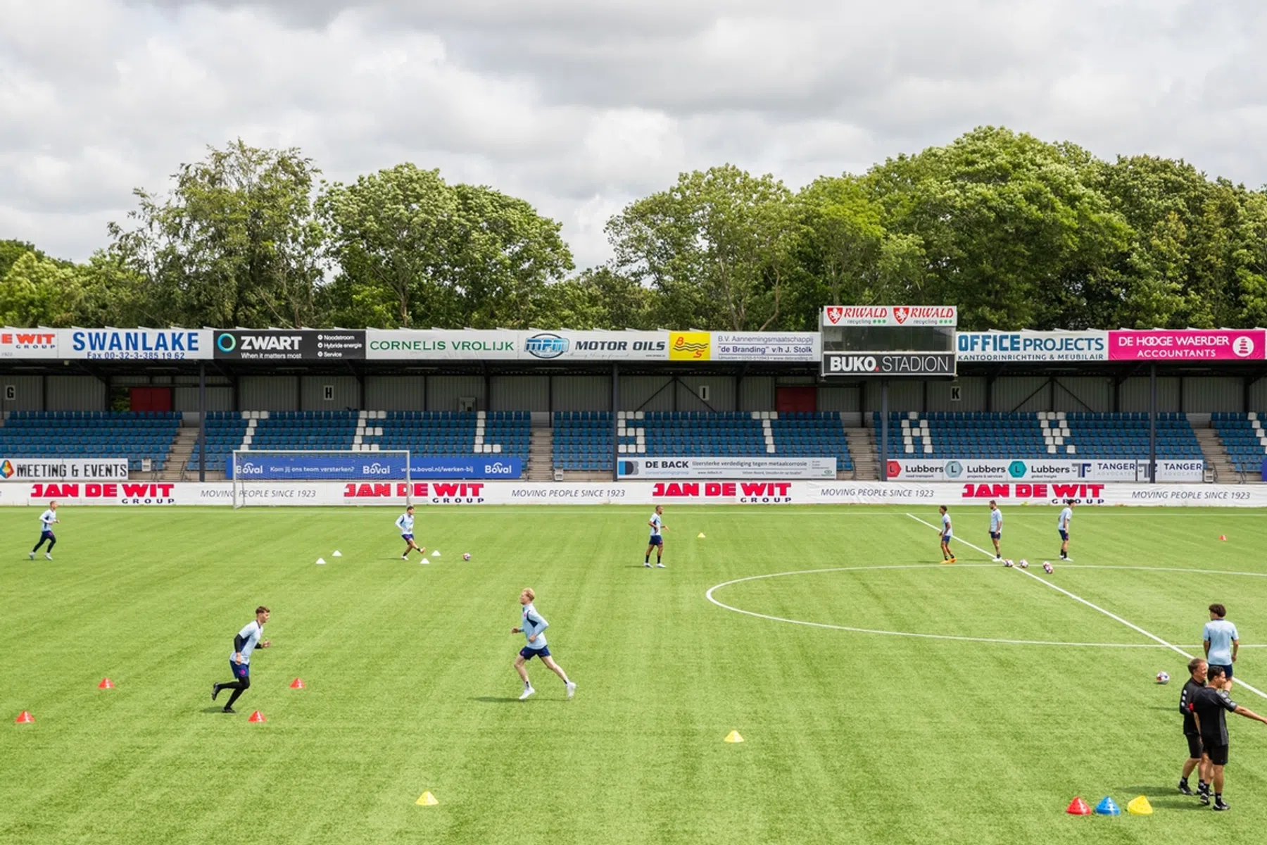 Promovendus Telstar presenteert nieuwe hoofdsponsor en thuistenue