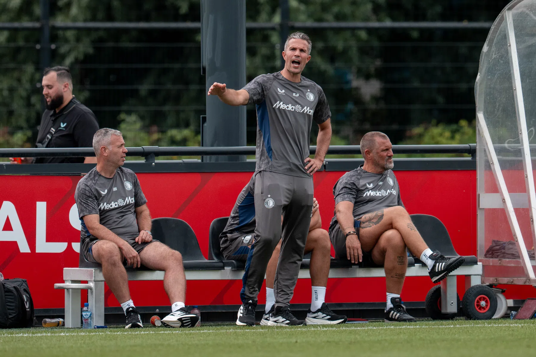 Van Persie leeft mee met Beelen en sprak met 'ongelukkige' tegenstander