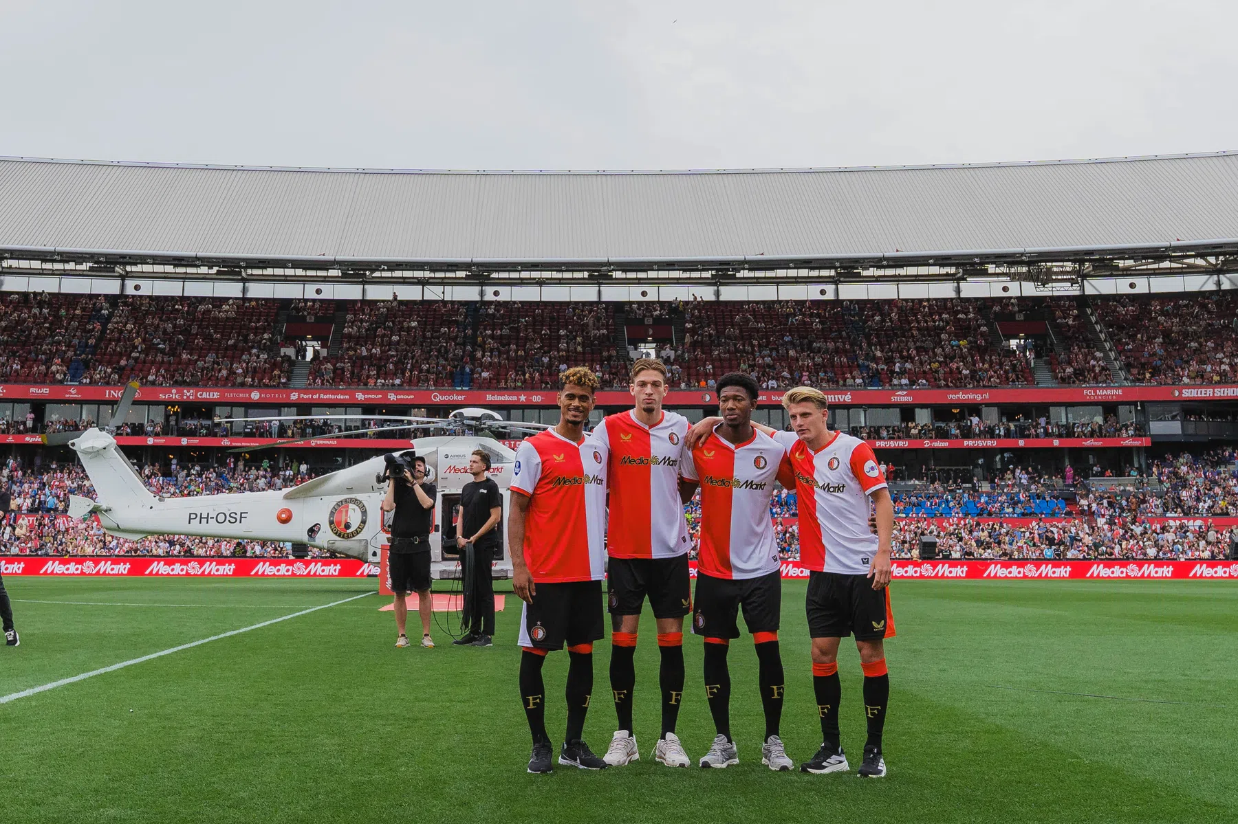 Helikoptervlucht Feyenoord niet zonder zorgen: 'Ik zat er heel erg mee'