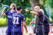 Thumbnail for article: Een week in het spoor van PSV: hoe Peter Bosz zijn selectie wil prikkelen