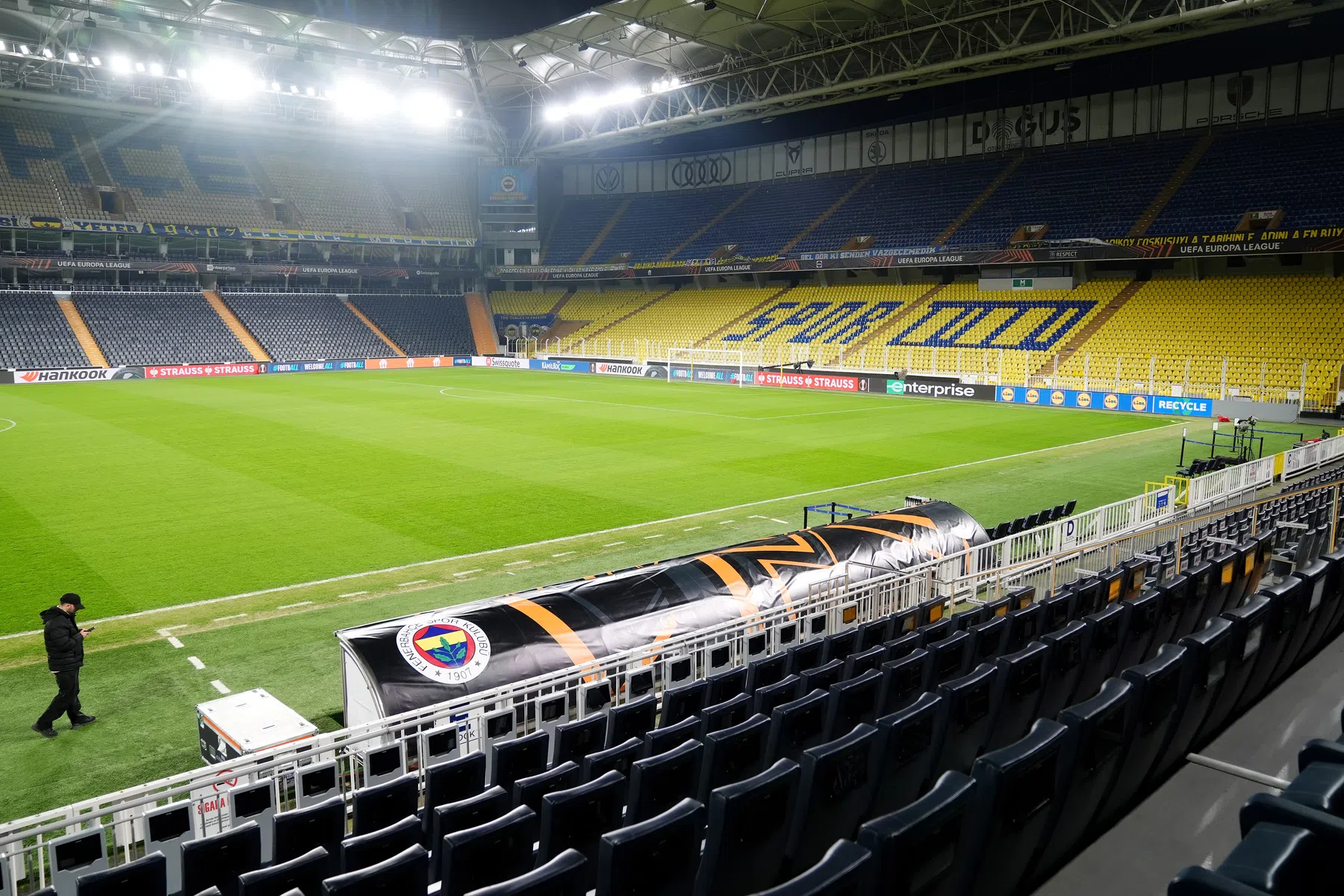 Turkse media focussen zich op blessureleed Feyenoord en maken AI-voorspelling