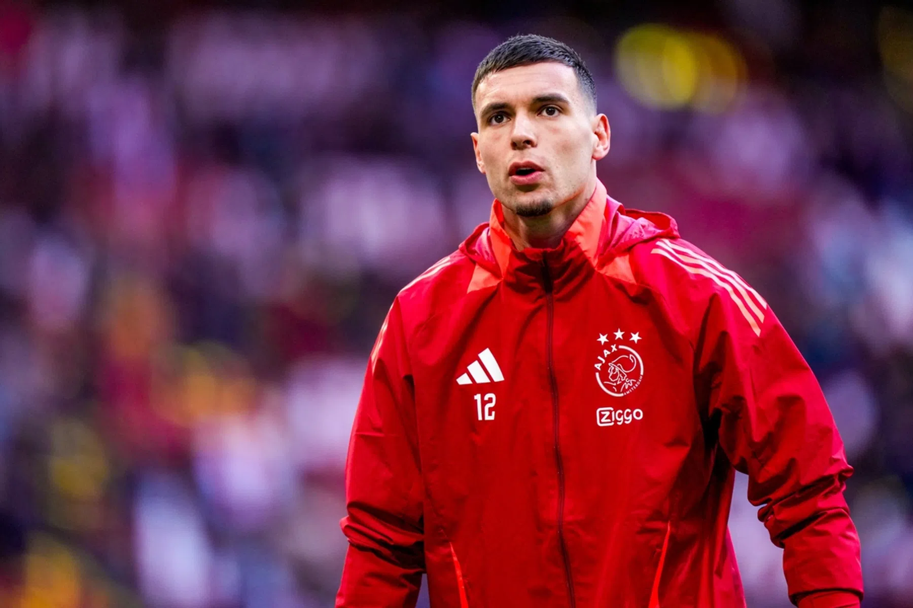 Keeper Gorter op weg naar de uitgang bij Ajax