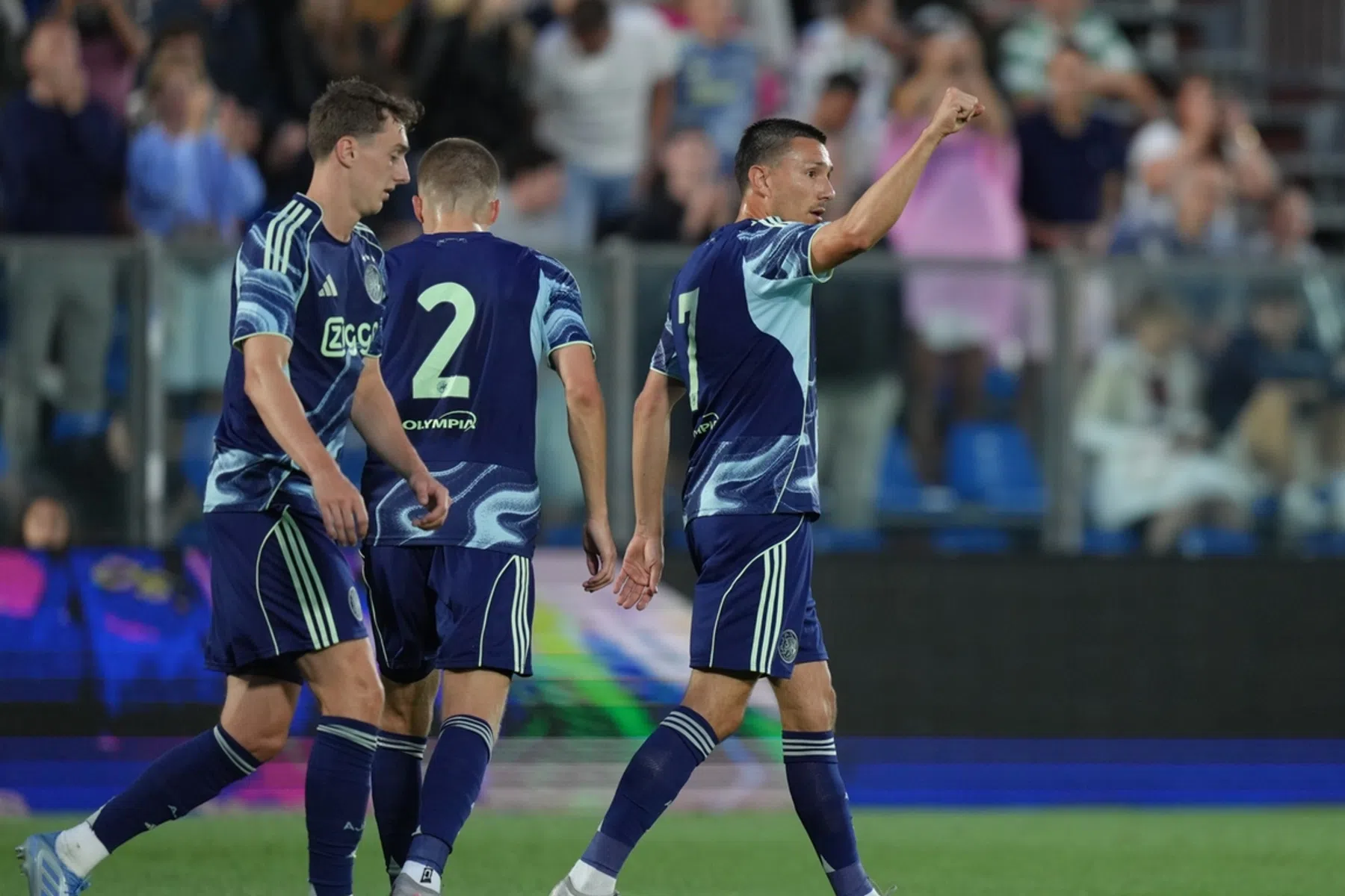 Ajax begint Como Cup met klinkende zege op Celtic