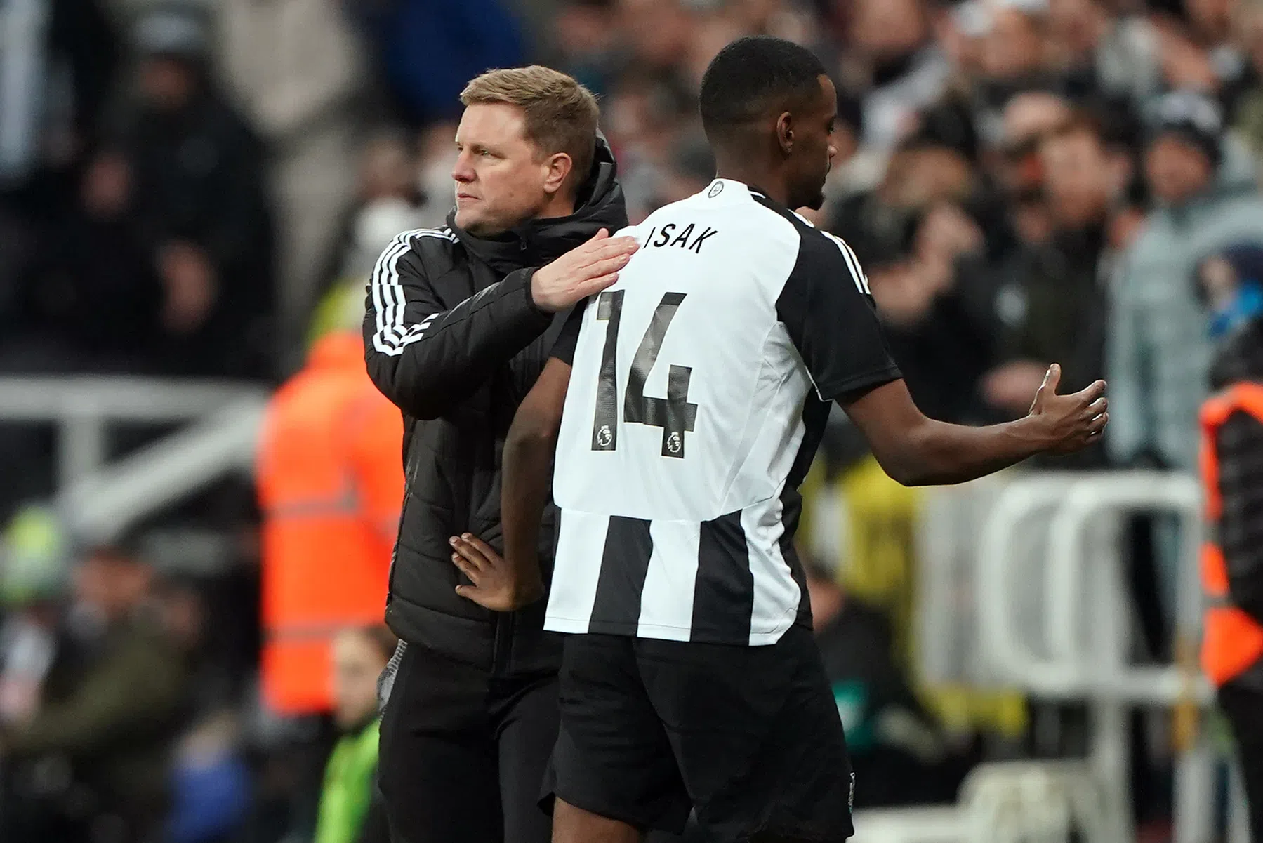 Howe hoopt op langer verblijf Isak bij Newcastle