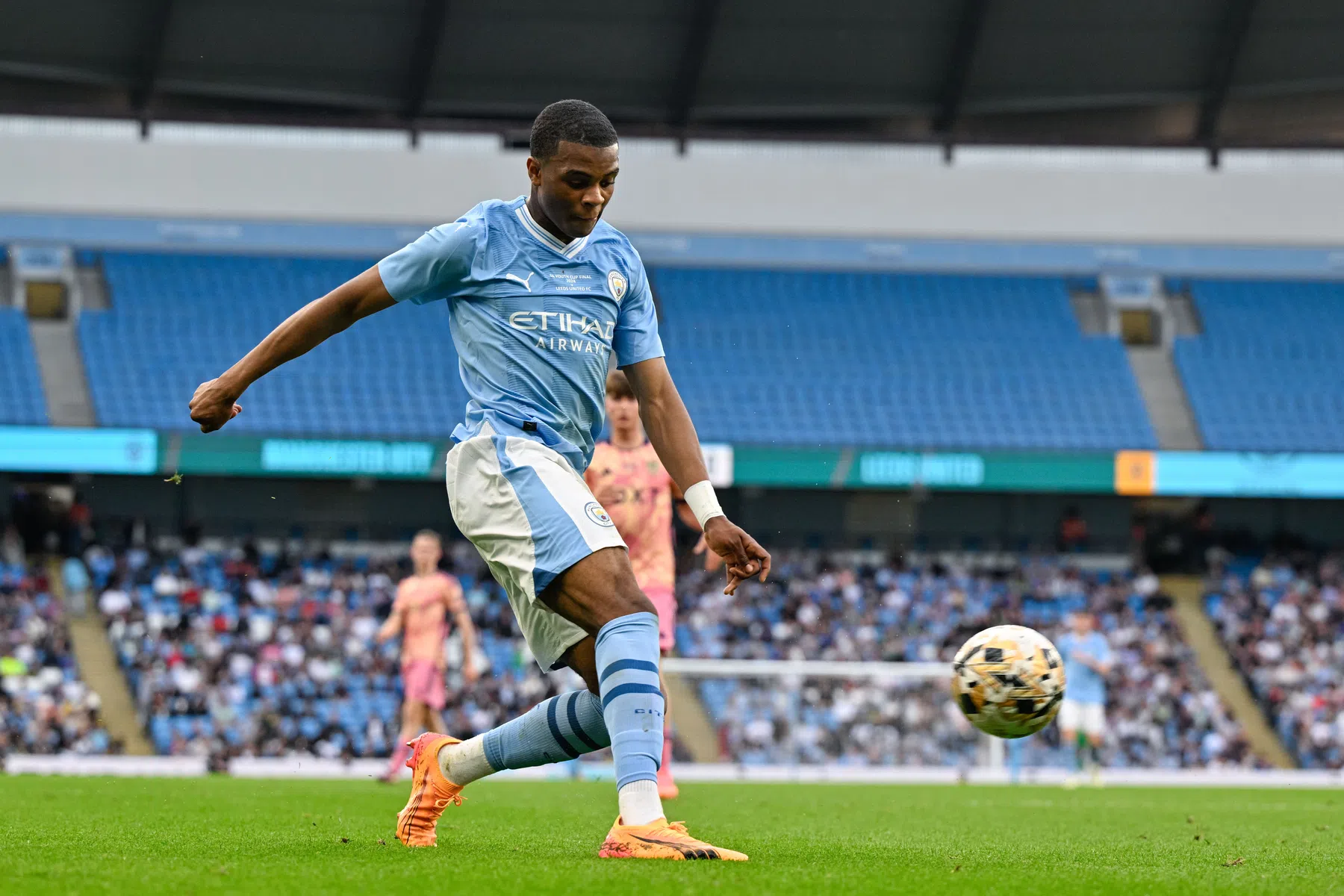 Leverkusen bezorgt Ten Hag talentvolle vleugelspits van Man City