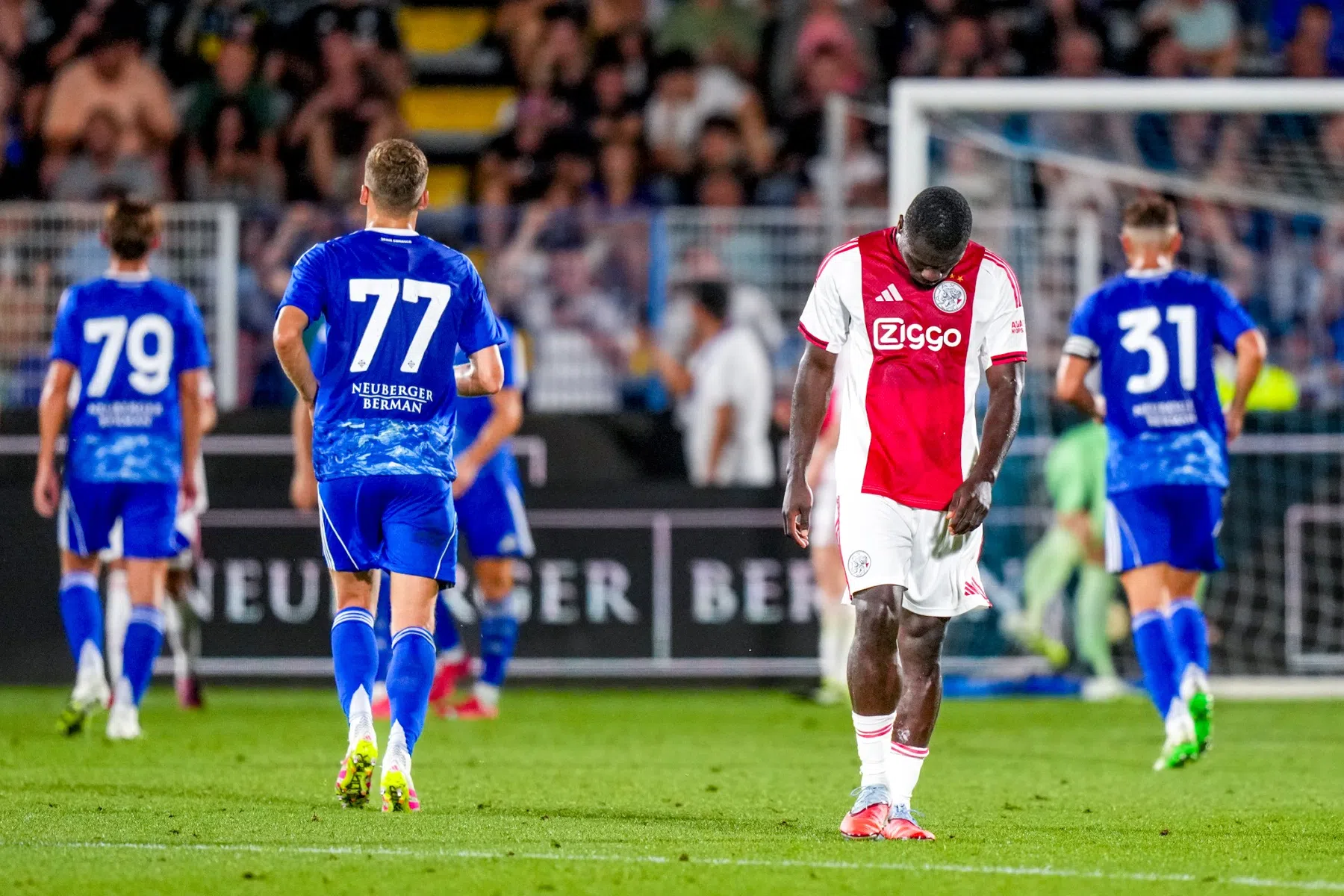 Como is maatje te groot: Ajax verlaat Italië zonder beker