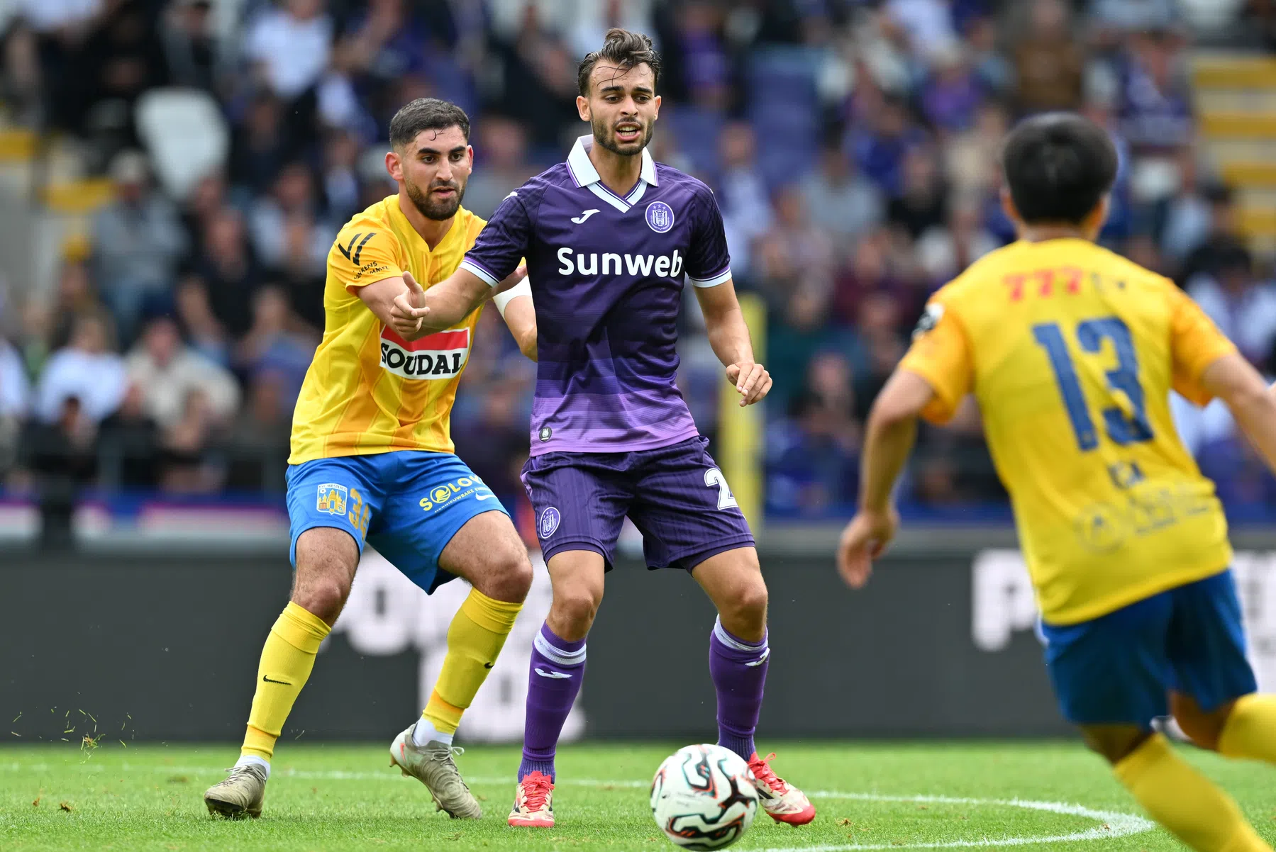 Belgische vuurdoop Llansana draait uit op achtbaanrit met zeven goals