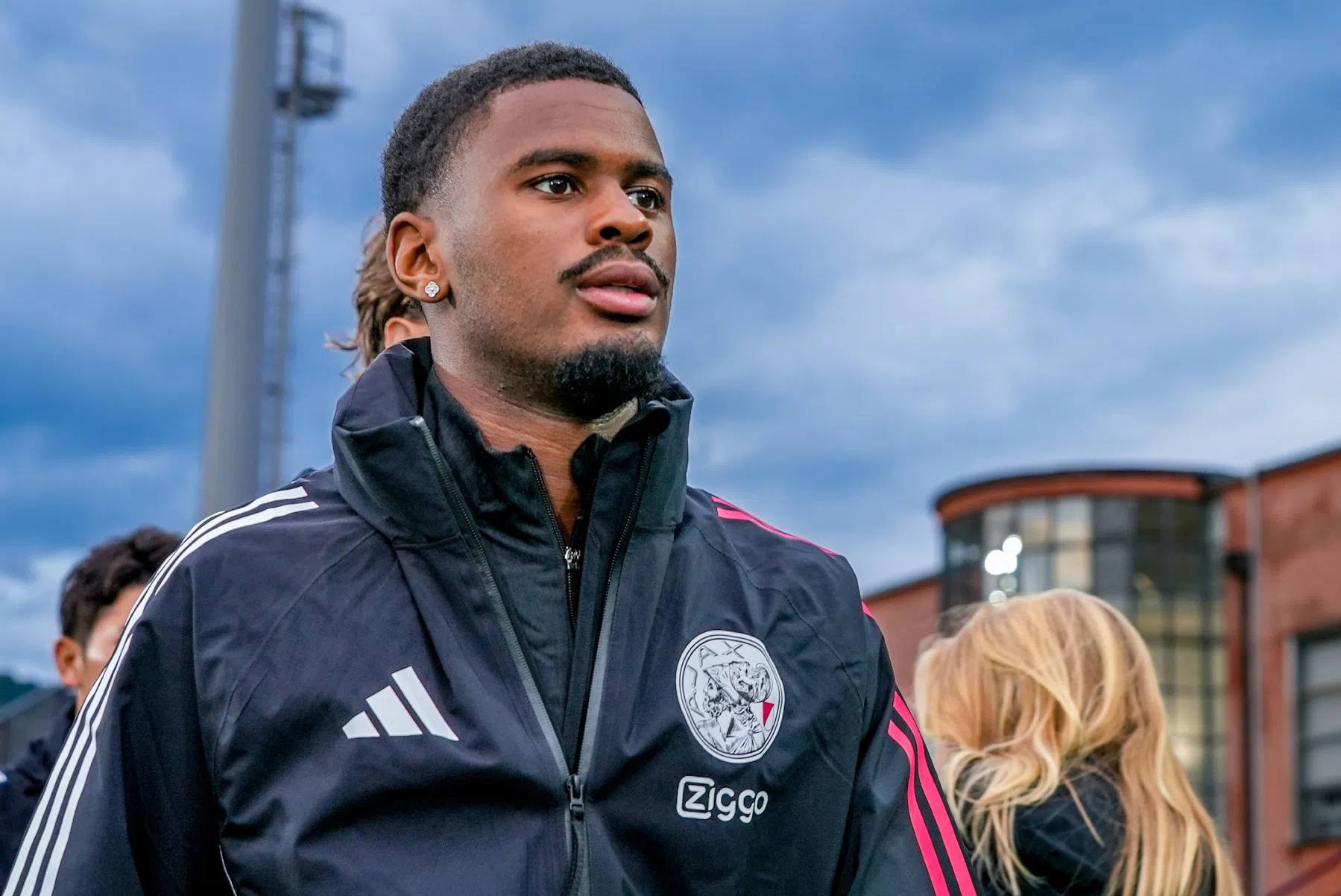 Hato ontbreekt bij Ajax vanwege transferperikelen