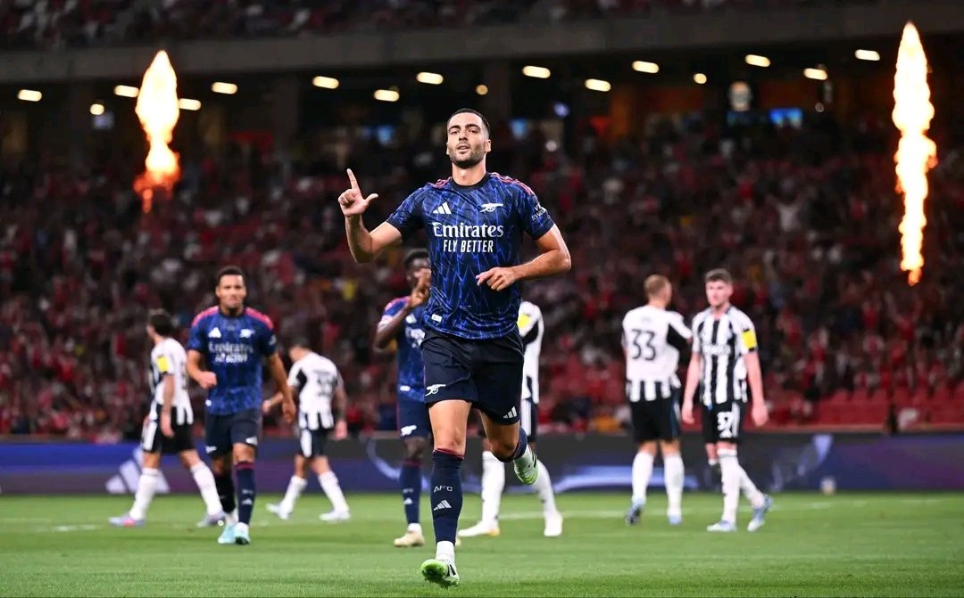 Spektakelstuk tussen Arsenal en Newcastle, Botman valt uit met blessure