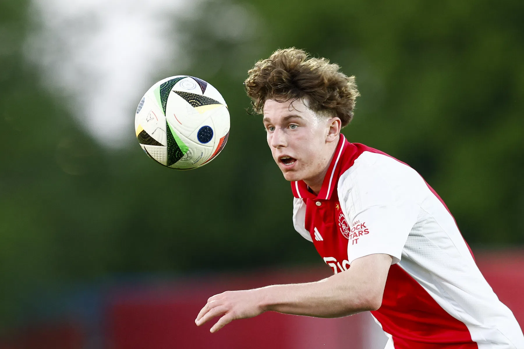 Ajax legt negentienjarige Faberski nog twee jaar langer vast