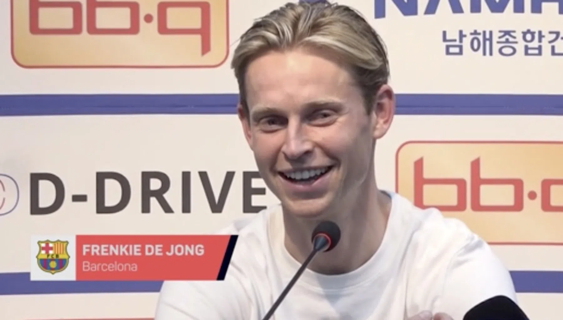 Frenkie de Jong zegt een contractverlenging bij Barcelona toe