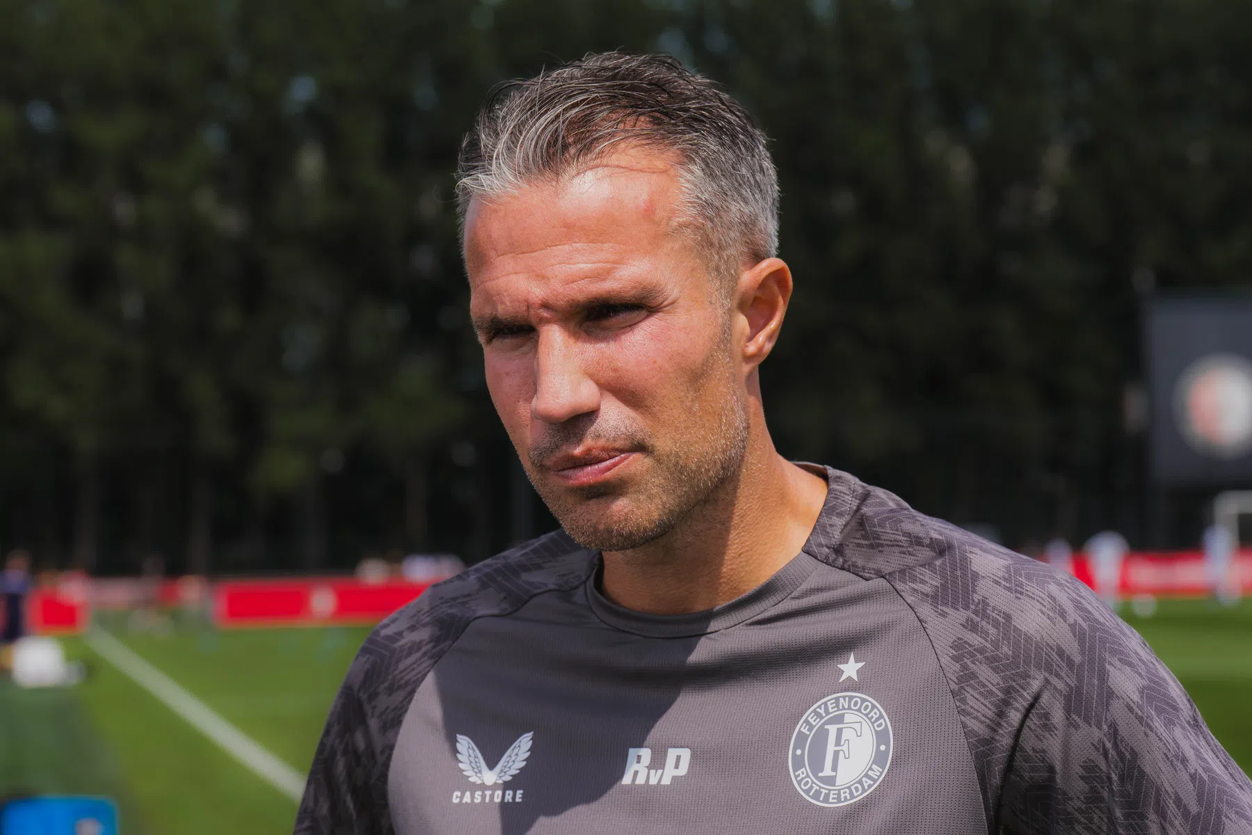 Van Persie laat Kraaijeveld (18) starten in laatste test Feyenoord