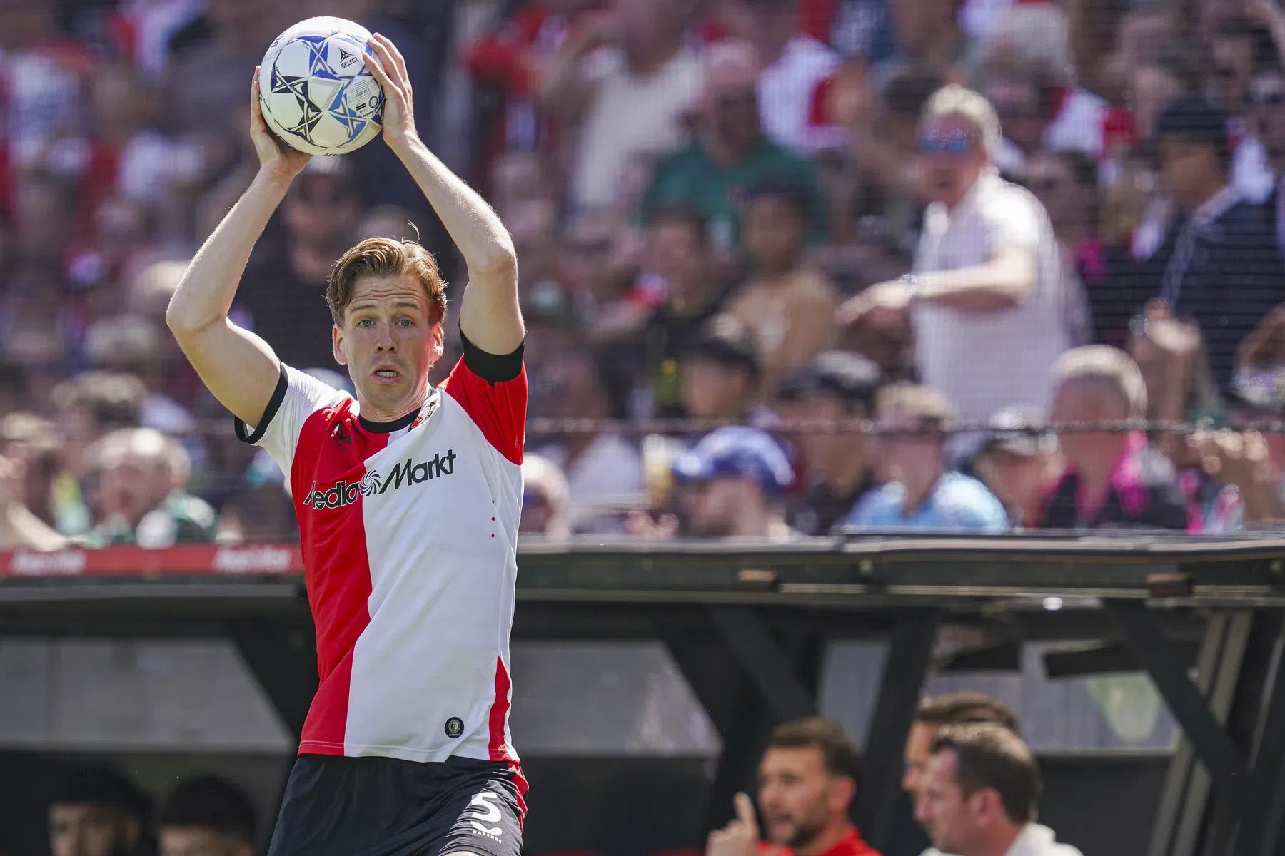 Feyenoord moet tegen Fenerbahçe nog een verdediger missen