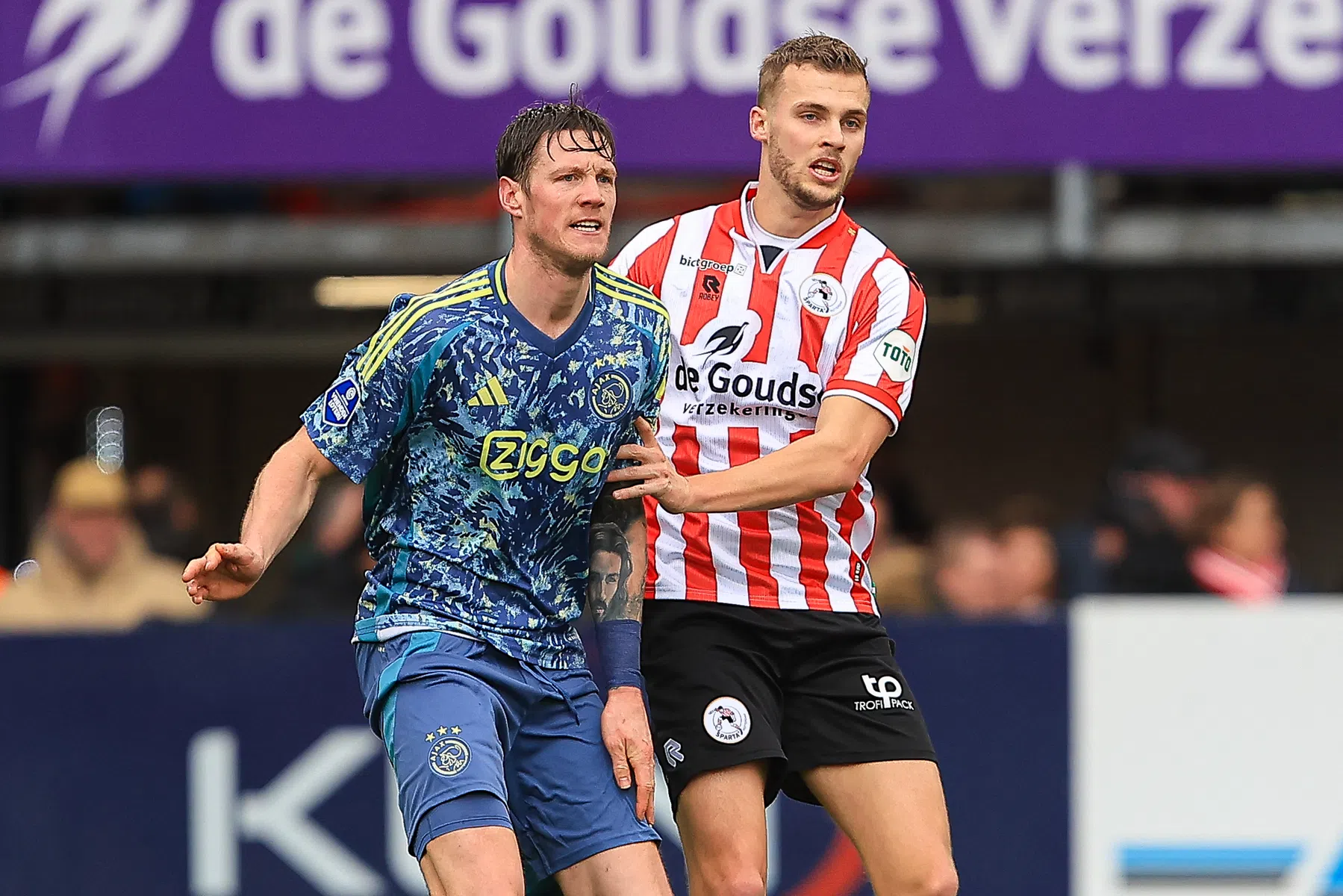 Excelsior shopt bij buurman Sparta en is centraal achterin klaar