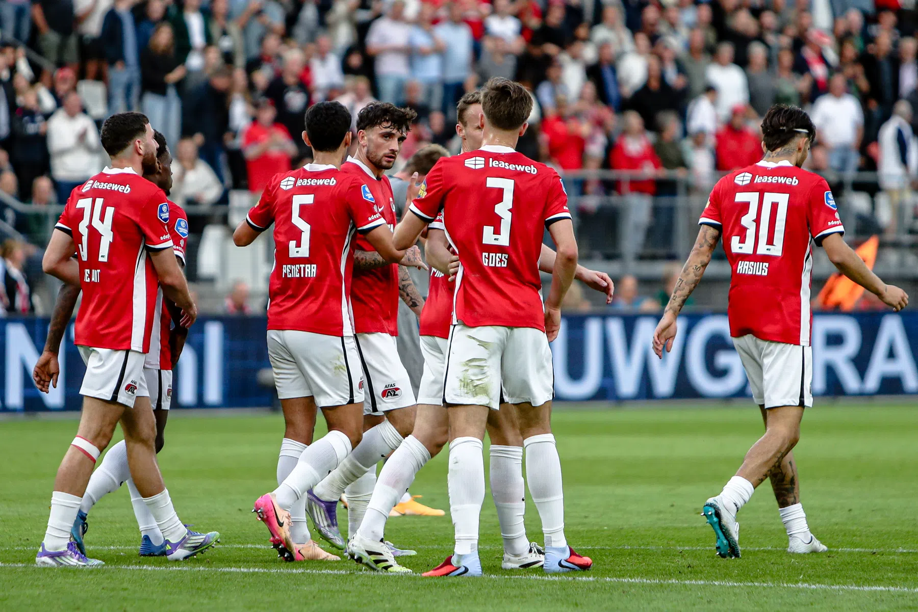 AZ staat met anderhalf been in play-offs Conference League