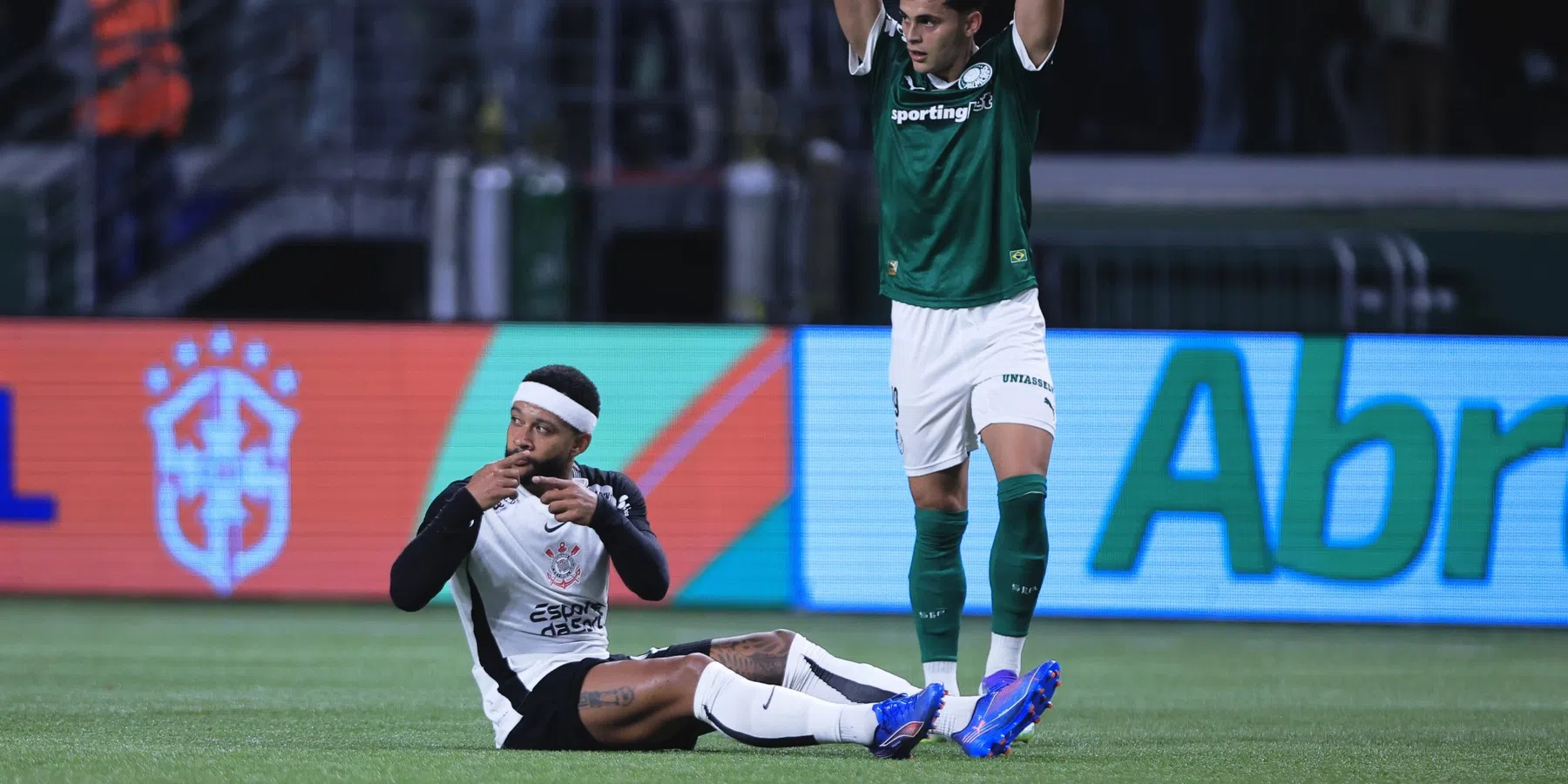 Memphis loopt blessure op bij Corinthians, coach Doríval reageert