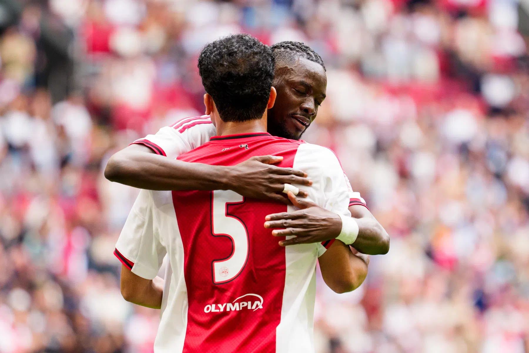 'Zou raar zijn als Ajax niet aanvallender zou voetballen'