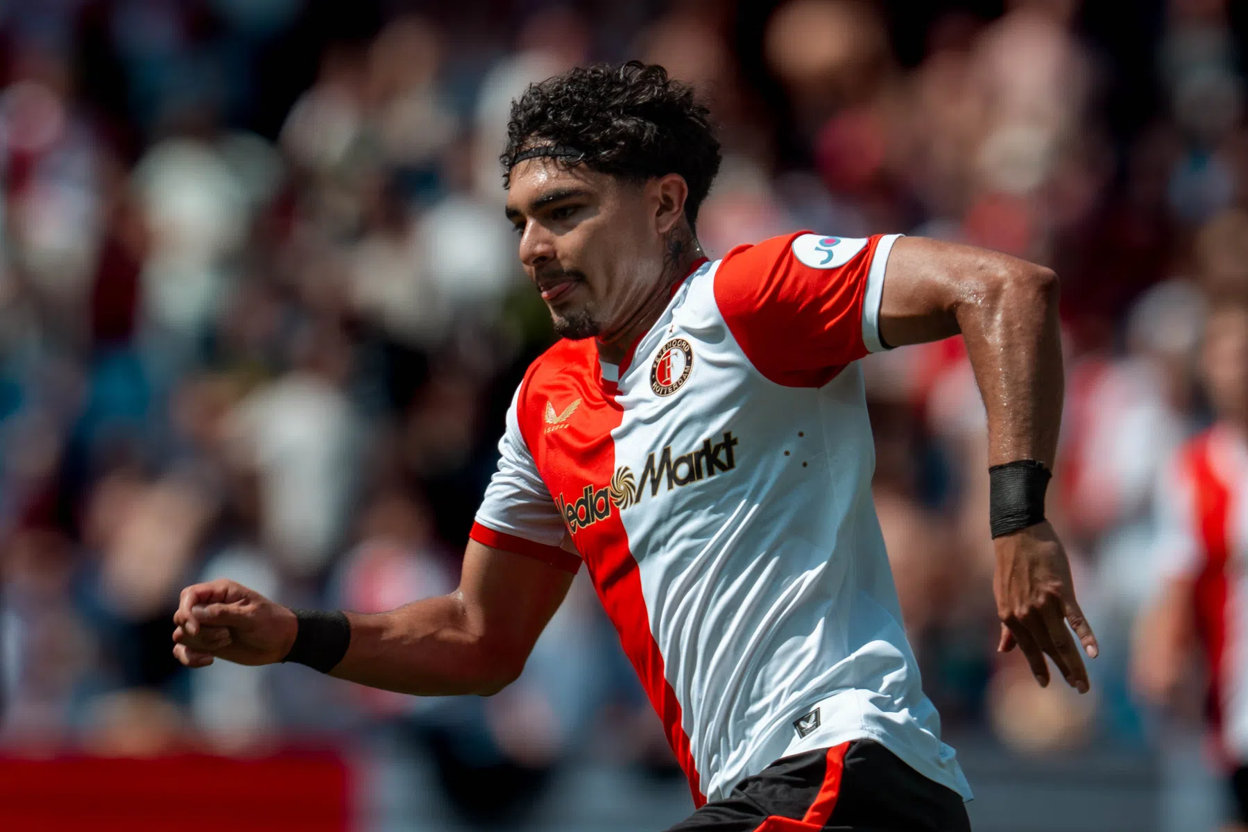 Feyenoord laat Carrillo vlieguren maken in Dordrecht