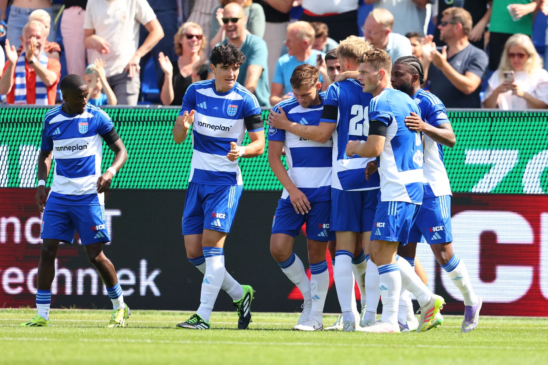 PEC Zwolle heeft FC Twente over de knie gelegd