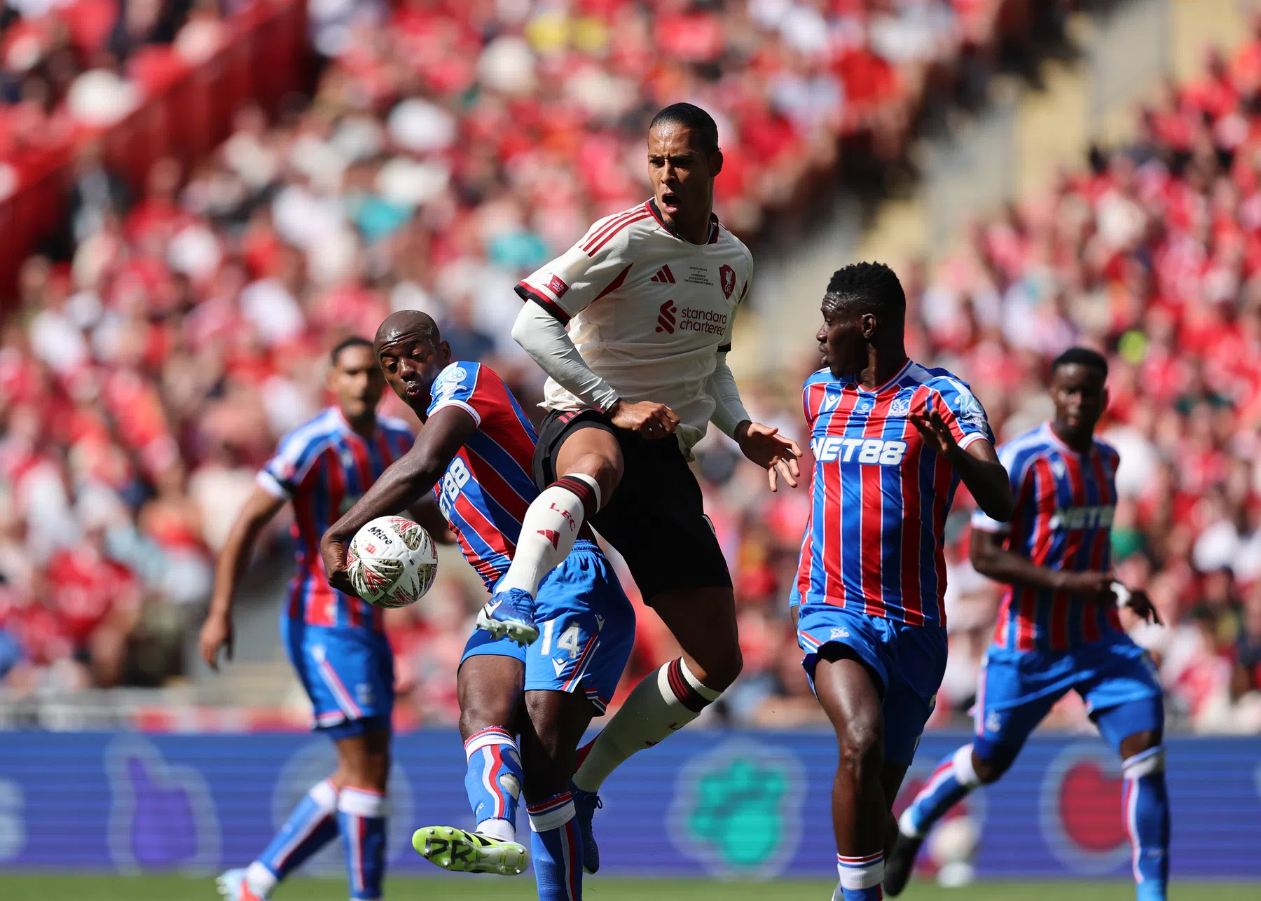 Crystal Palace stunt tegen Liverpool: Slot verliest wéér op Wembley