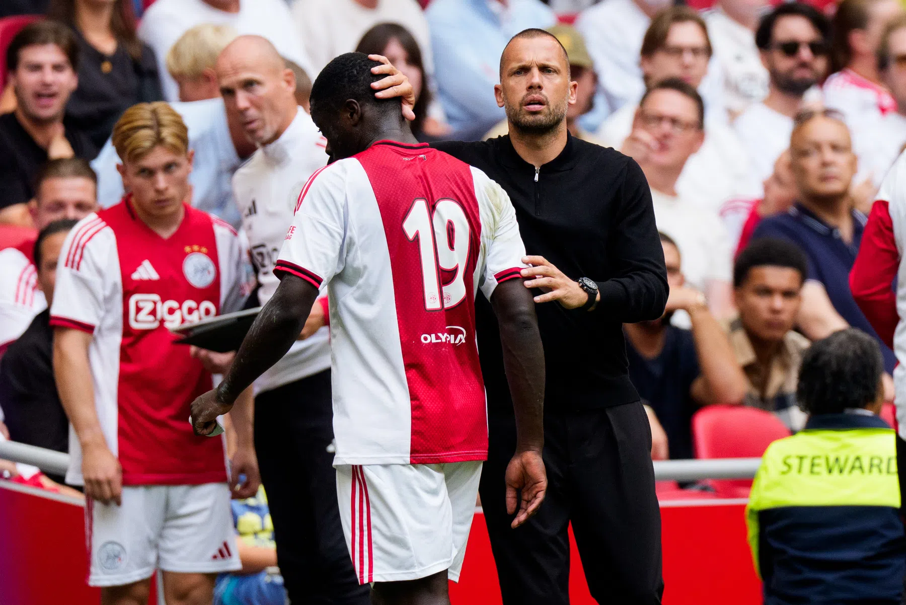Heitinga geeft update over Brobbey, Sutalo en Itakura richting Go Ahead