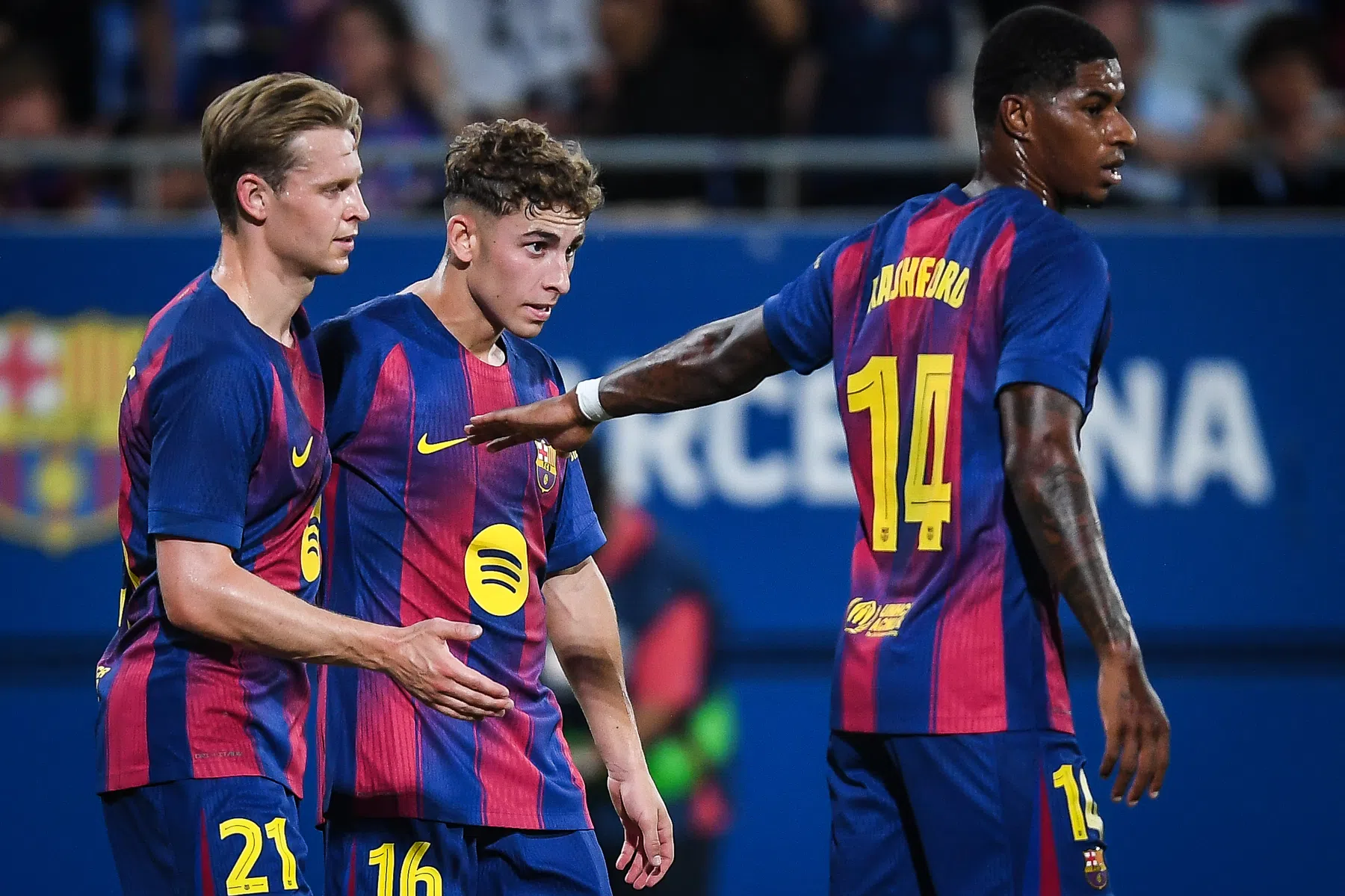 De Jong levert tijdens nieuwe voetbalshow Barça tegen Como
