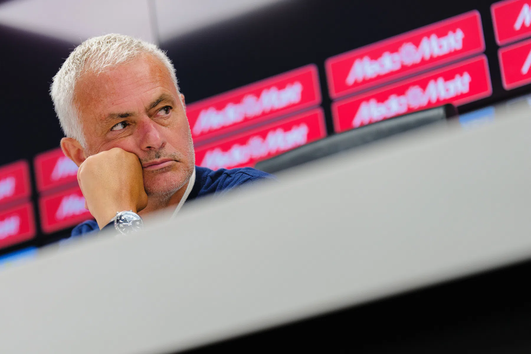 Mourinho wuift blessures Feyenoord weg: 'Mis ook spelers in Onder-18'