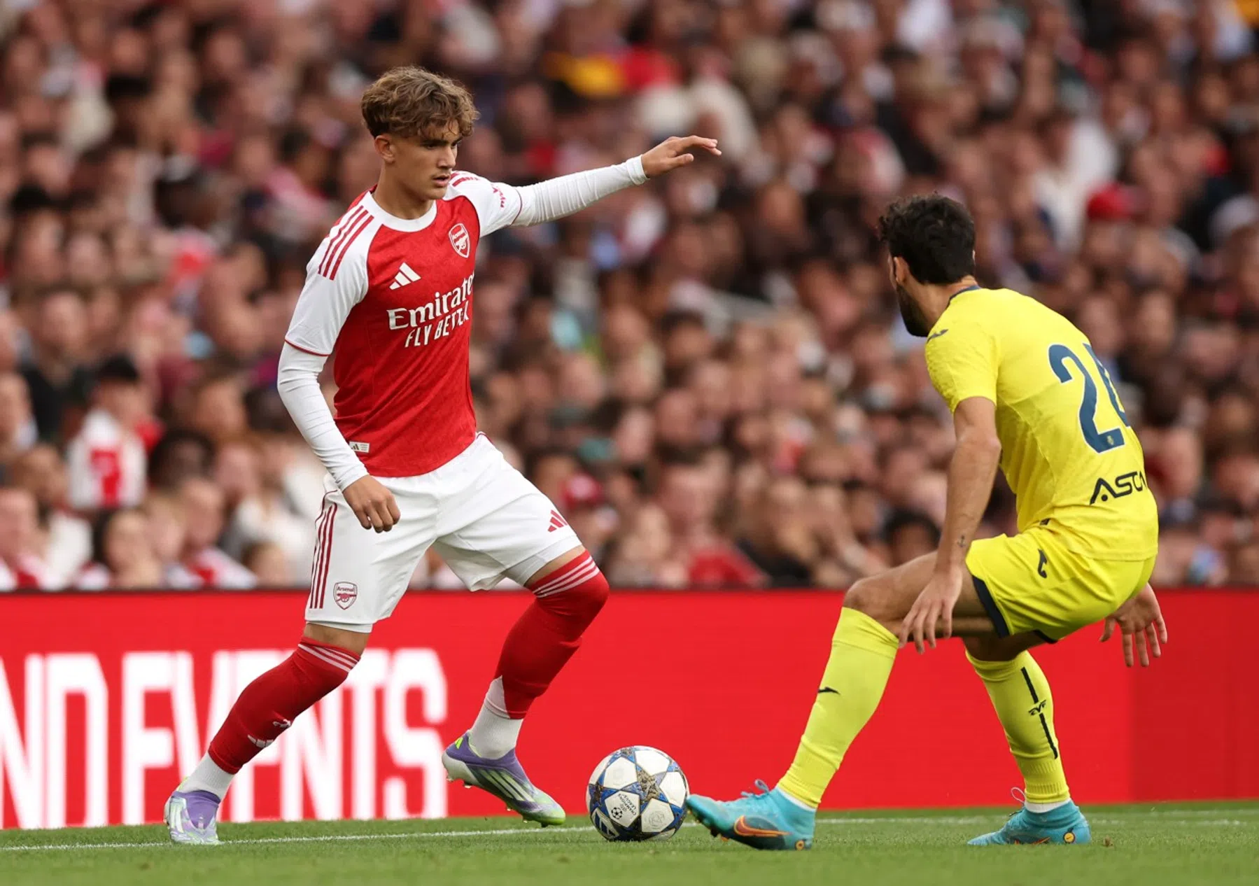 Het vijftienjarige Arsenal-talent dat wordt vergeleken met Martin Ødegaard
