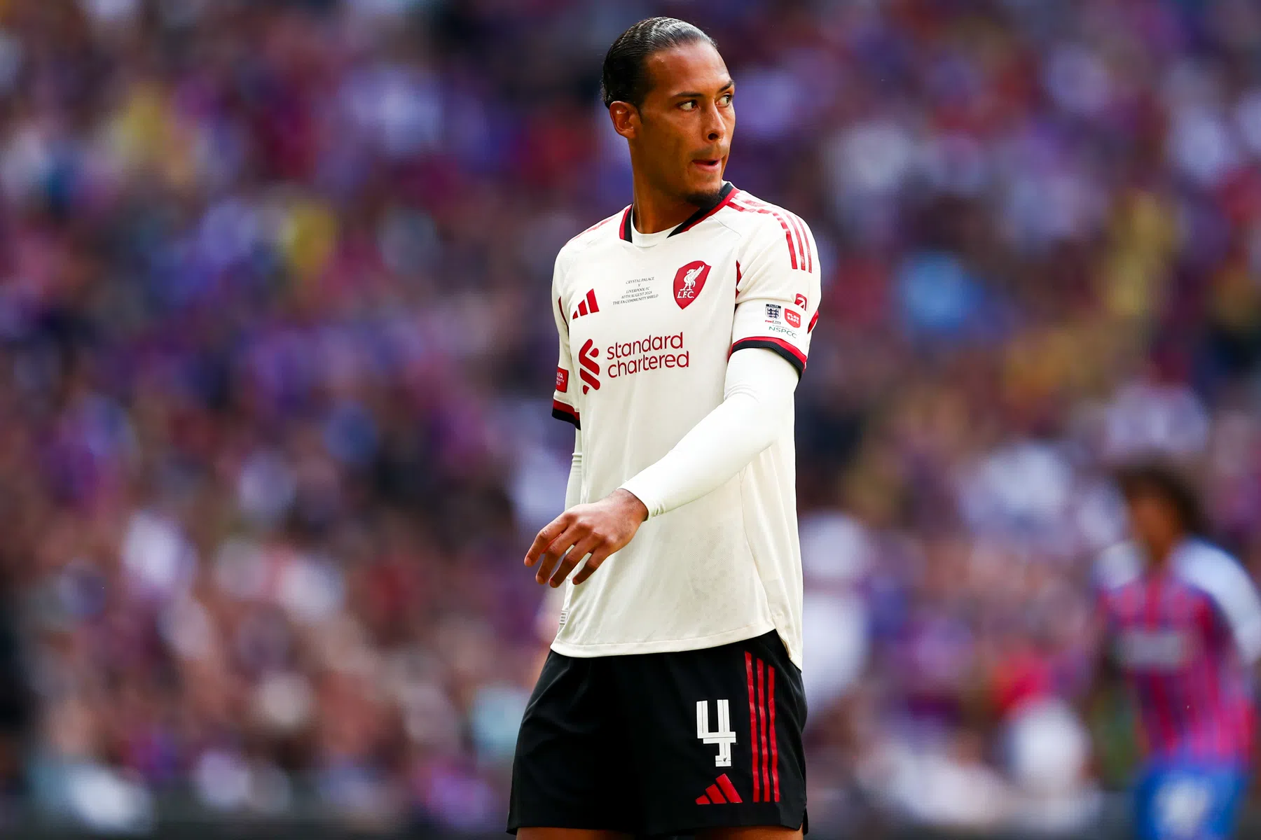 Van Dijk reageert op verstoorde minuut stilte voor Diogo Jota en zijn broer