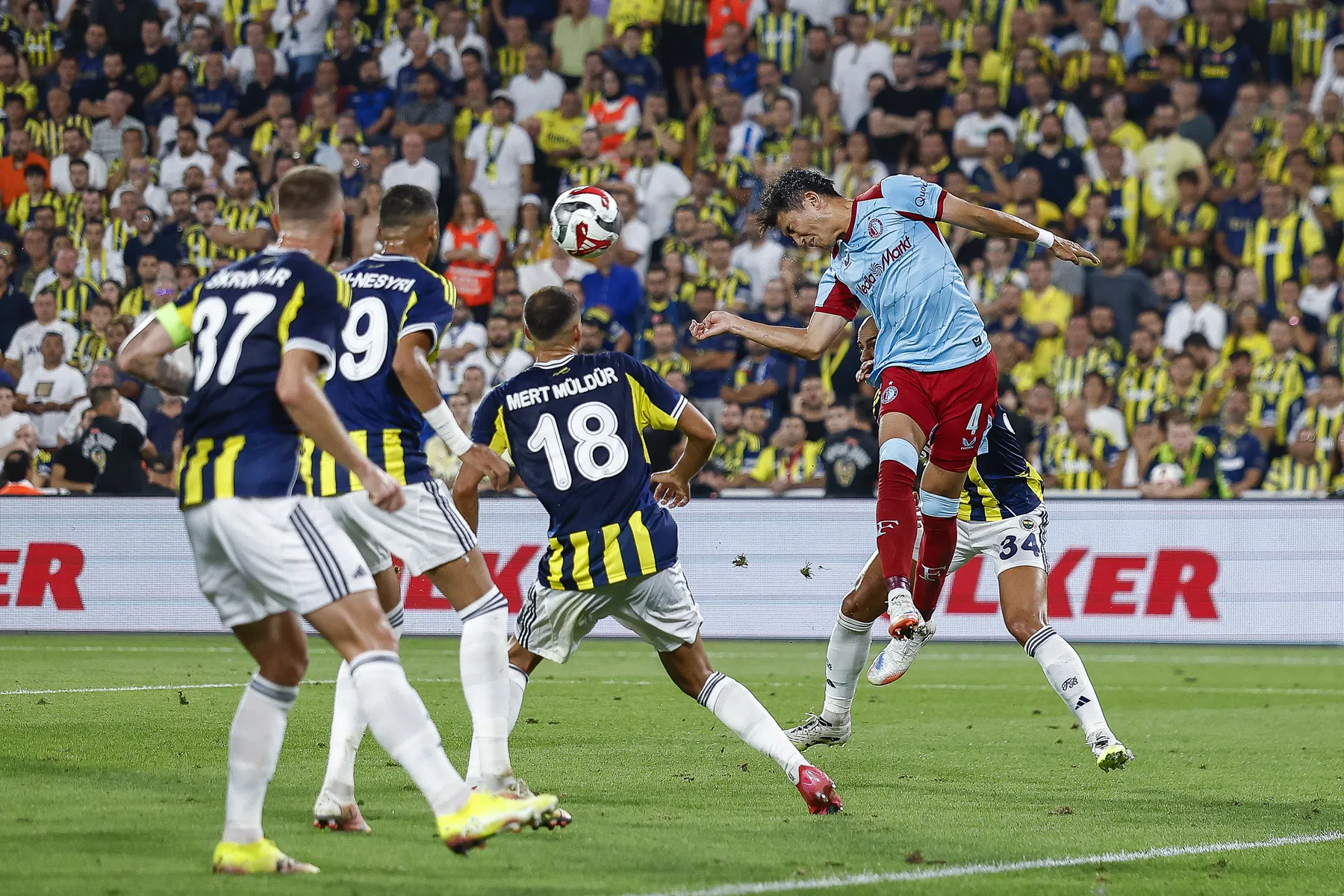 Feyenoord kan maar kort genieten van cadeautje Fenerbahçe