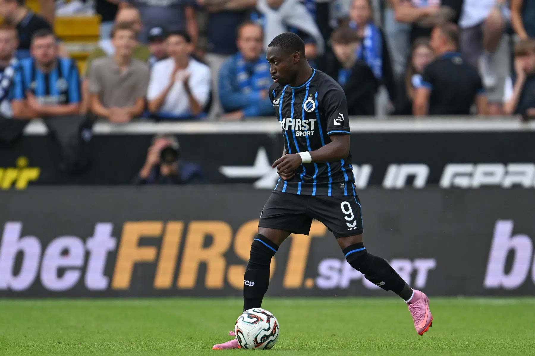 Ex-Ajacied Forbs schiet Club Brugge naar play-offs Champions League