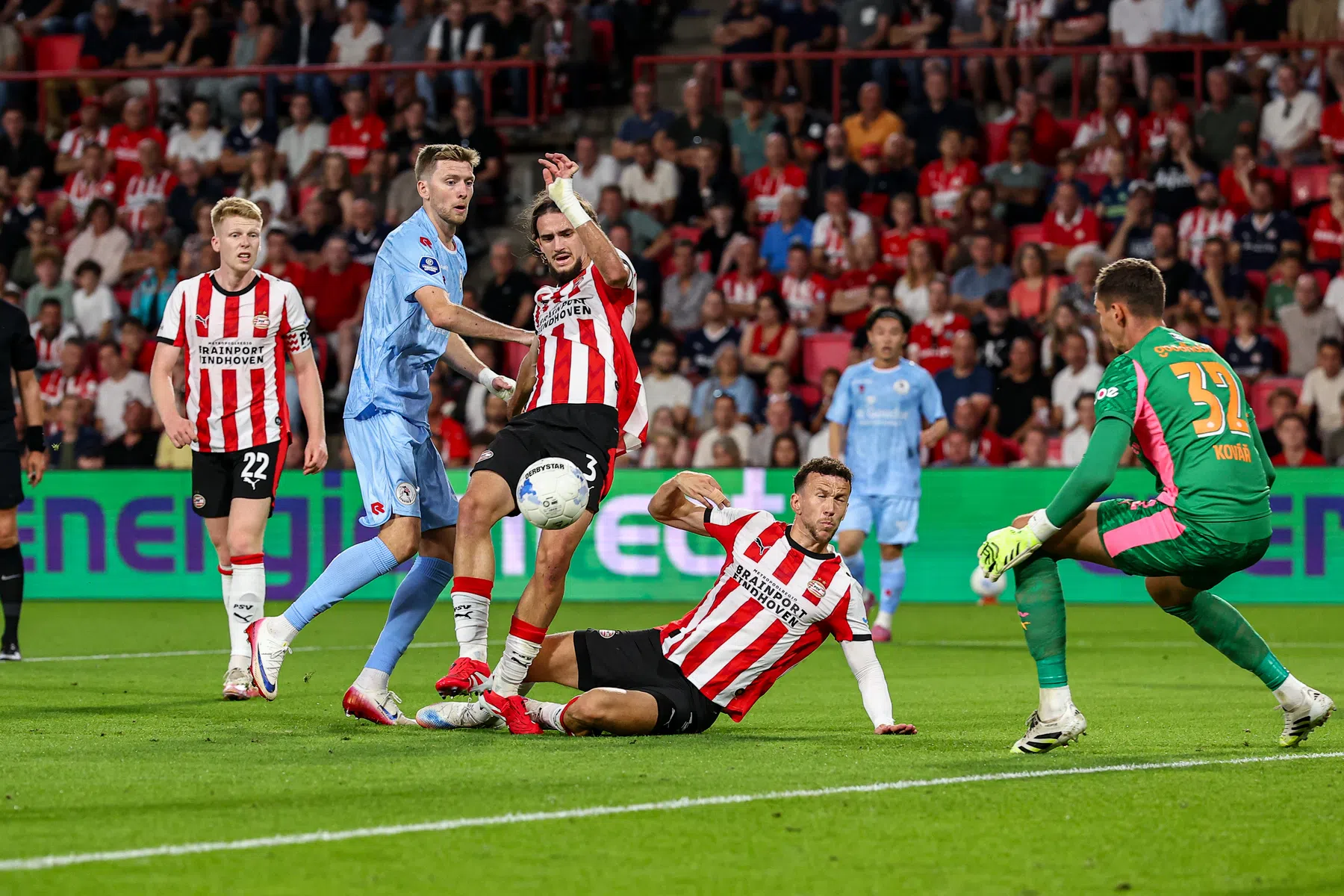 Aanvallen met de deur op slot: dit is de balansoefening van Peter Bosz