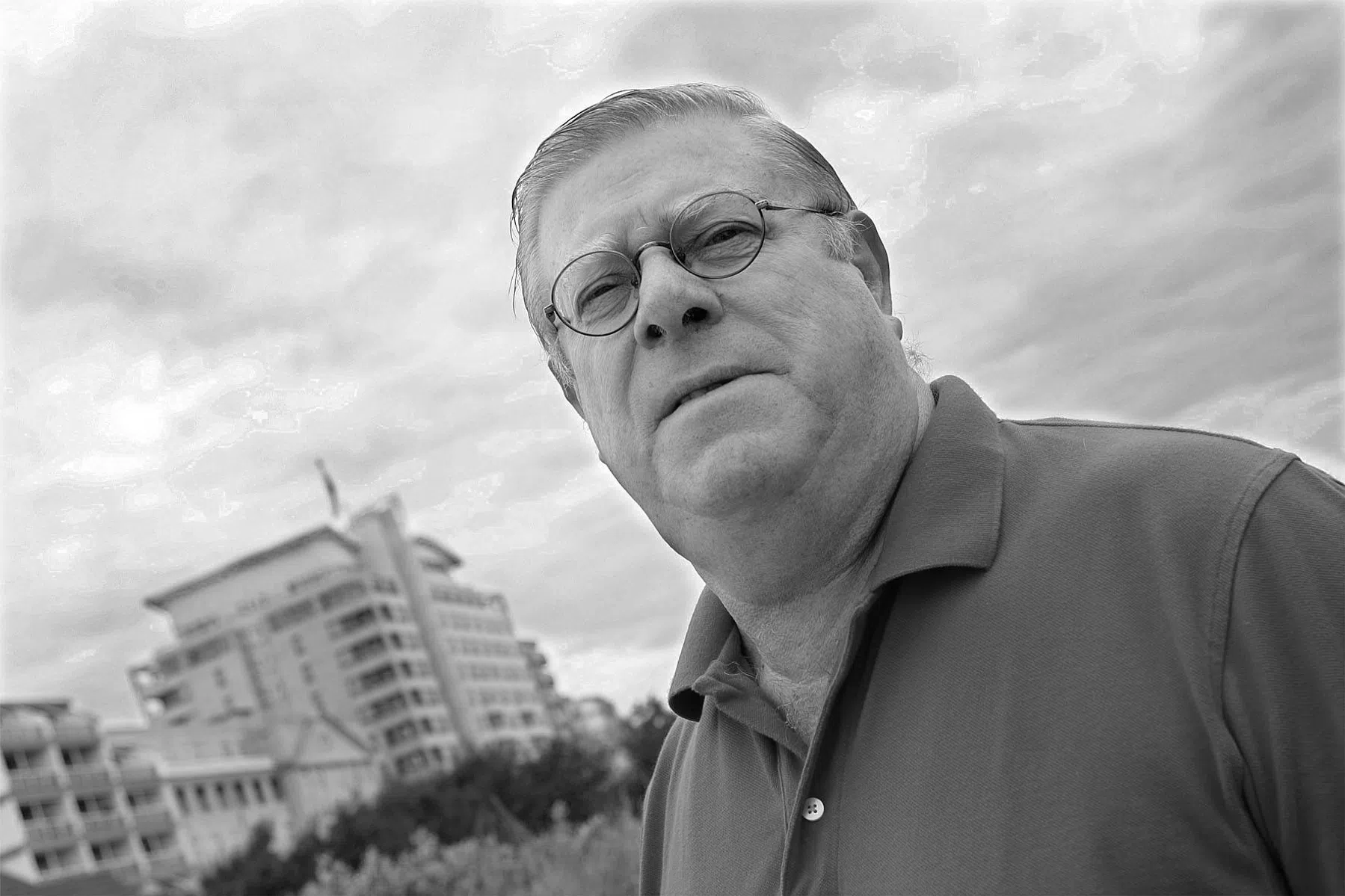 Joop Niezen, voormalig hoofdredacteur van VI, overleden