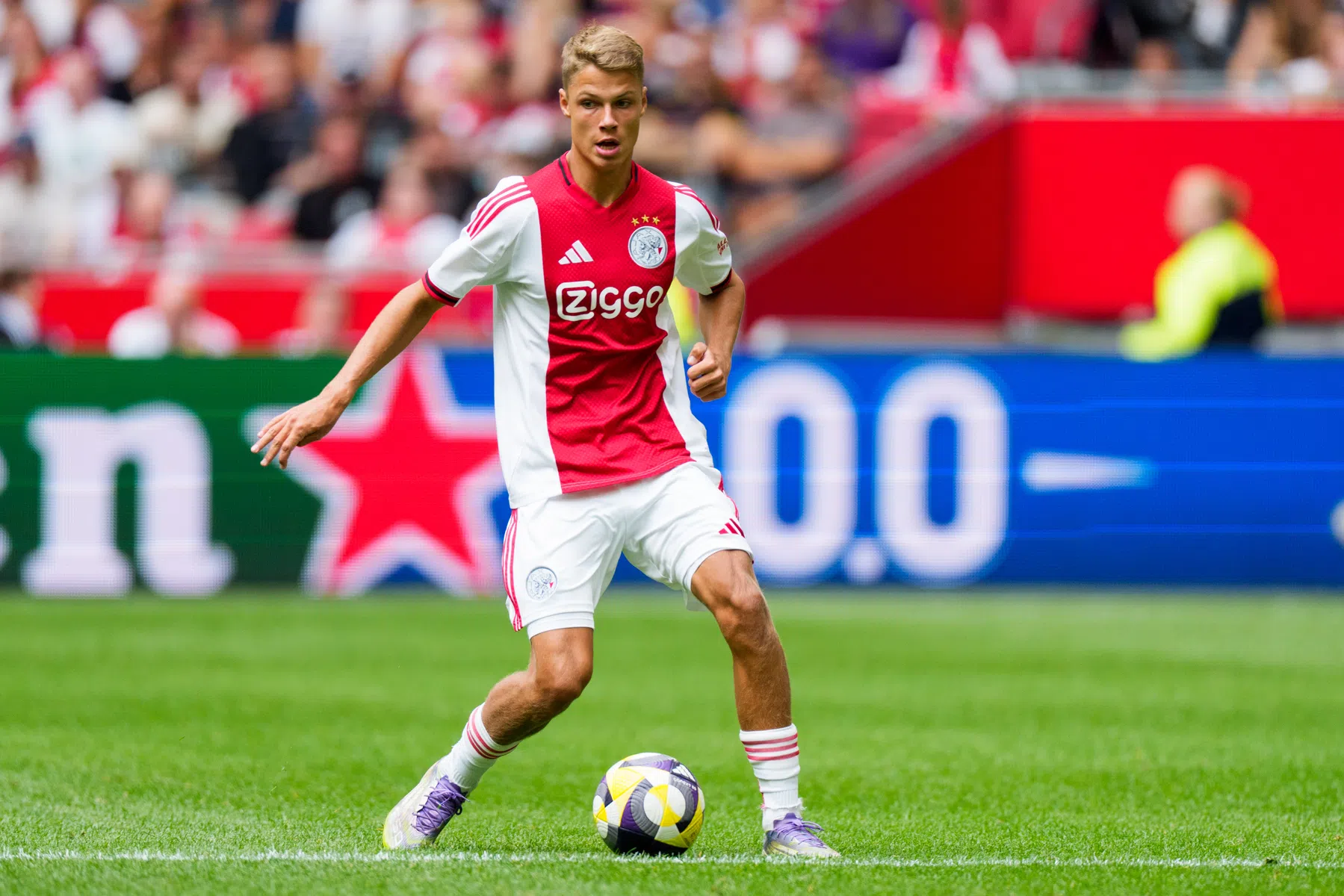 Ajax bevestigt contractverlenging Steur