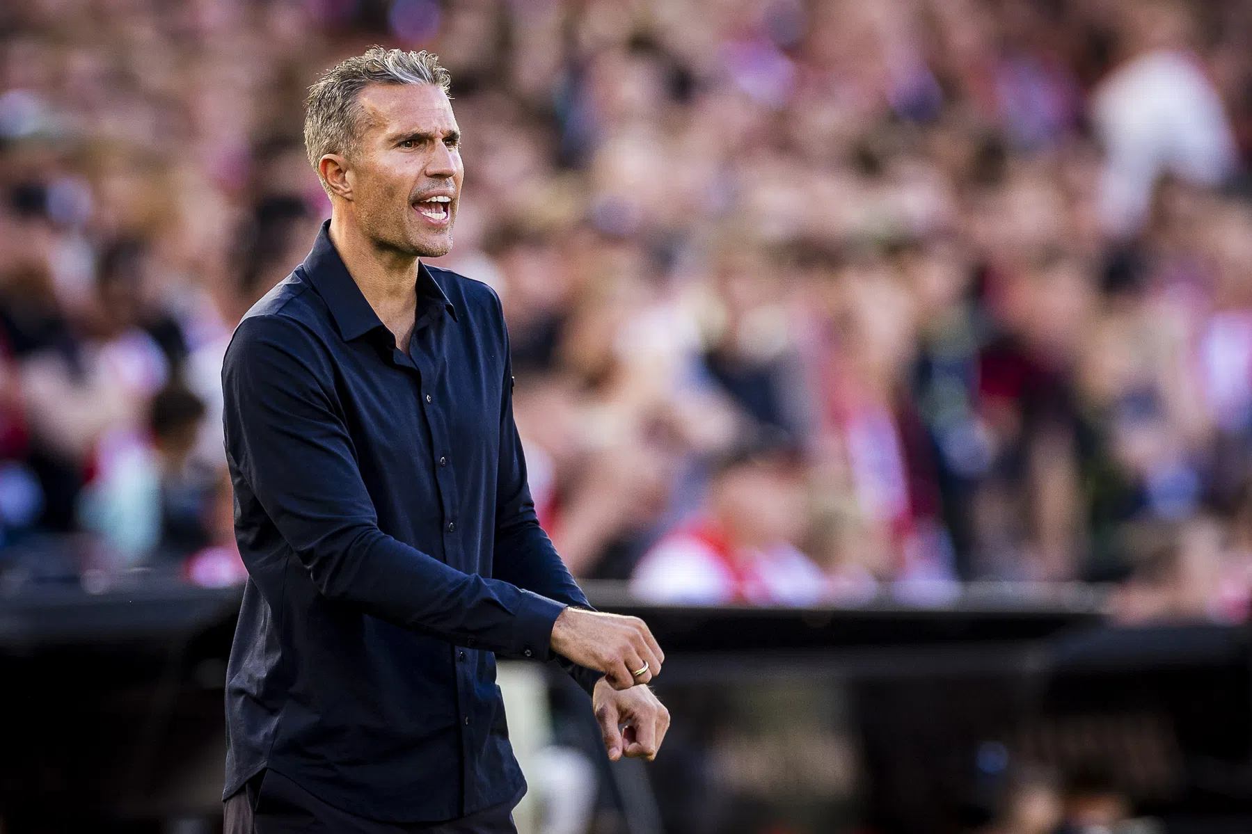 Van Persie handhaaft veelbesproken Lotomba en verwacht Read in september terug