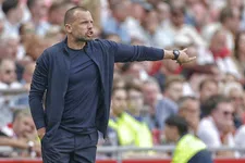 Thumbnail for article: Hoe John Heitinga zoekt naar stabiliteit bij Ajax