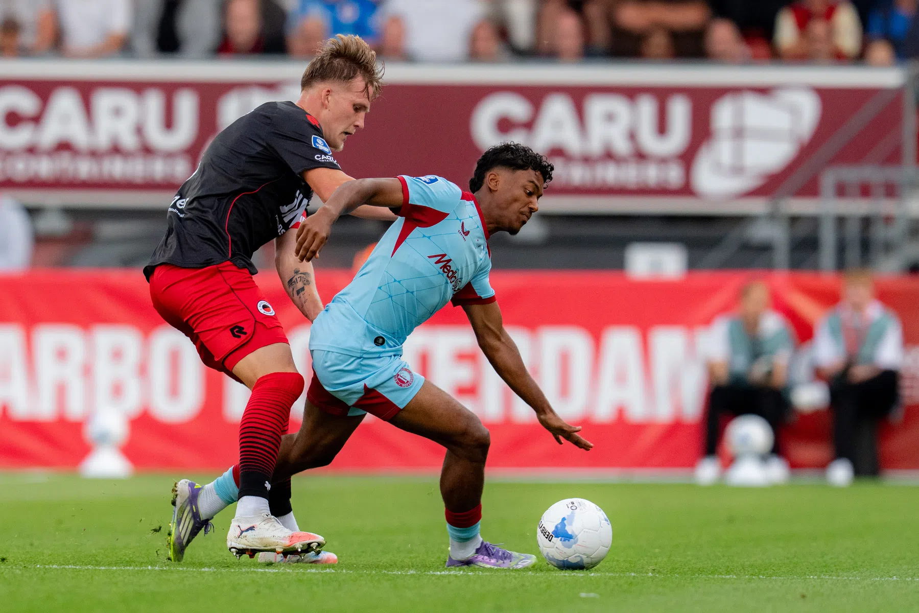 Slory debuteert 19 jaar na vader Andwelé in Eredivisie: 'Feyenoord is de droom'