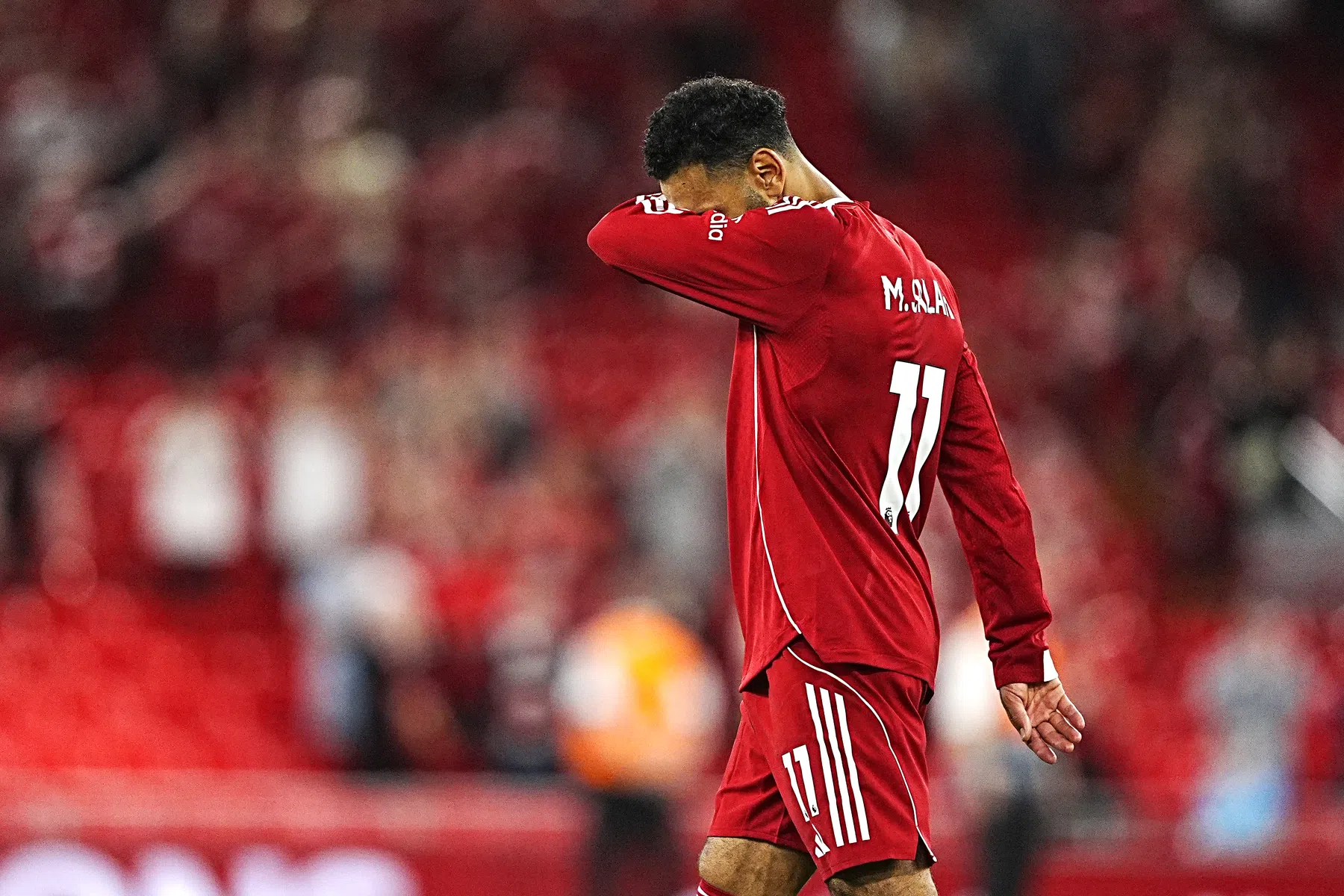 Prachtige beelden: Salah schiet vol na Jota-liederen Liverpool-fans