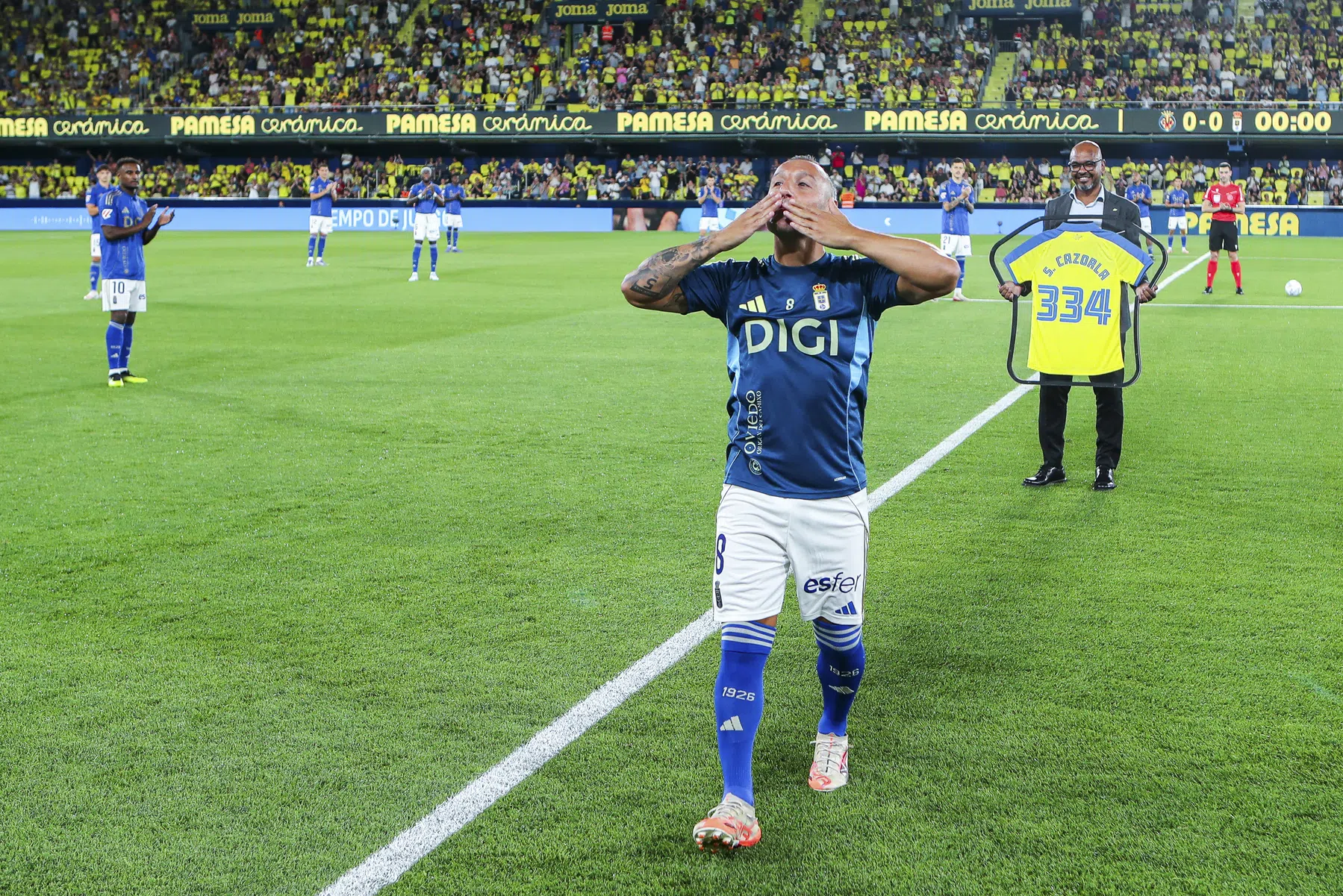 Villarreal eert Cazorla met prachtig shirt bij rentree in La Liga