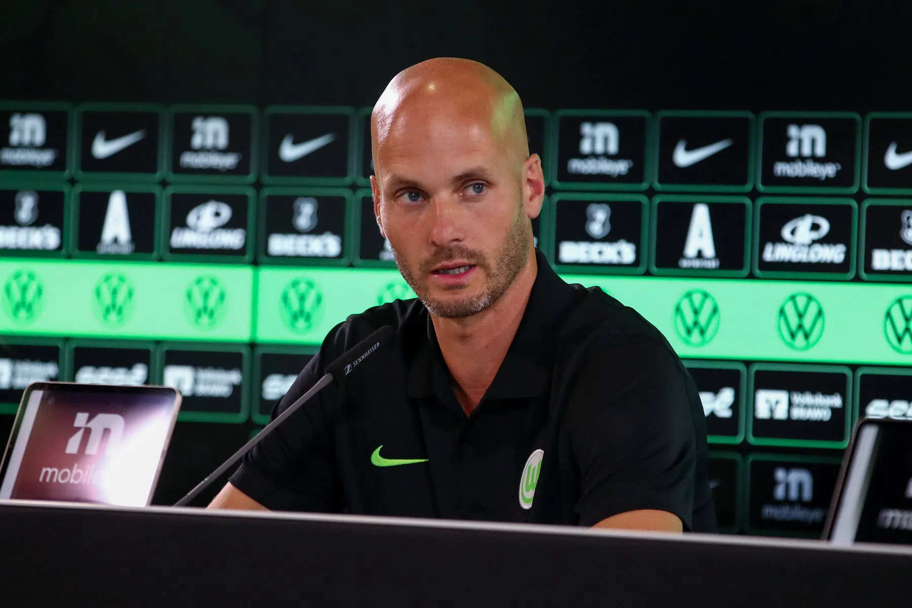 Paul Simonis is blij met de monsterzege van VfL Wolfsburg