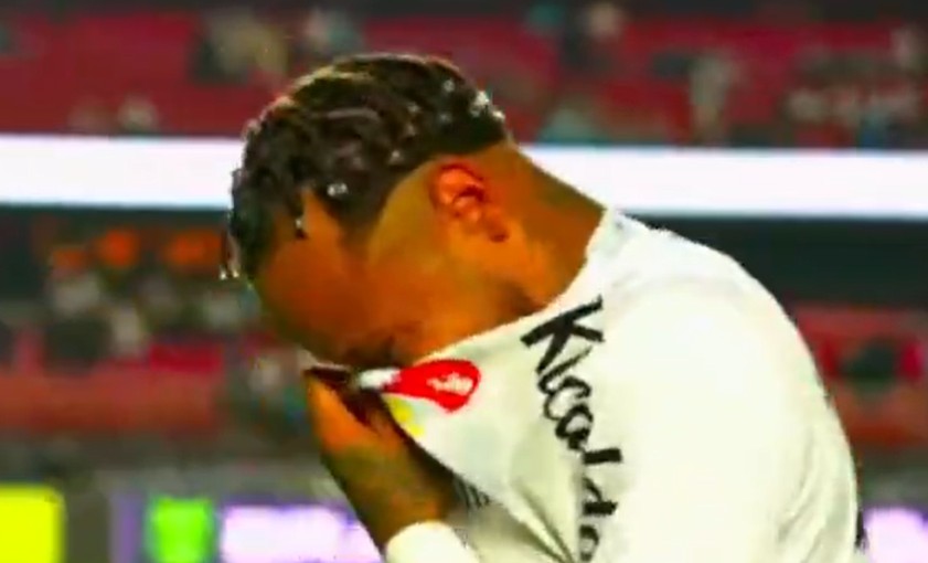 Neymar huilend op het veld na afstraffing in eigen huis