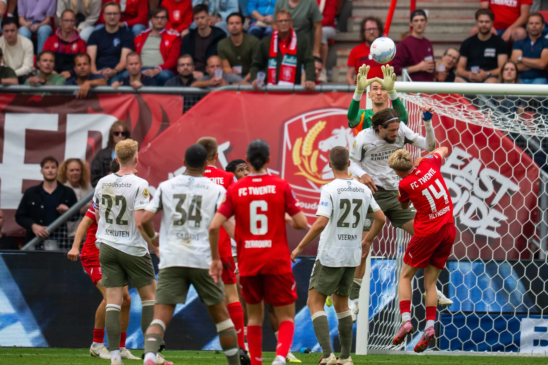 PSV-keeper Kovar wil leren van 'basketbalwedstrijd' tegen Twente