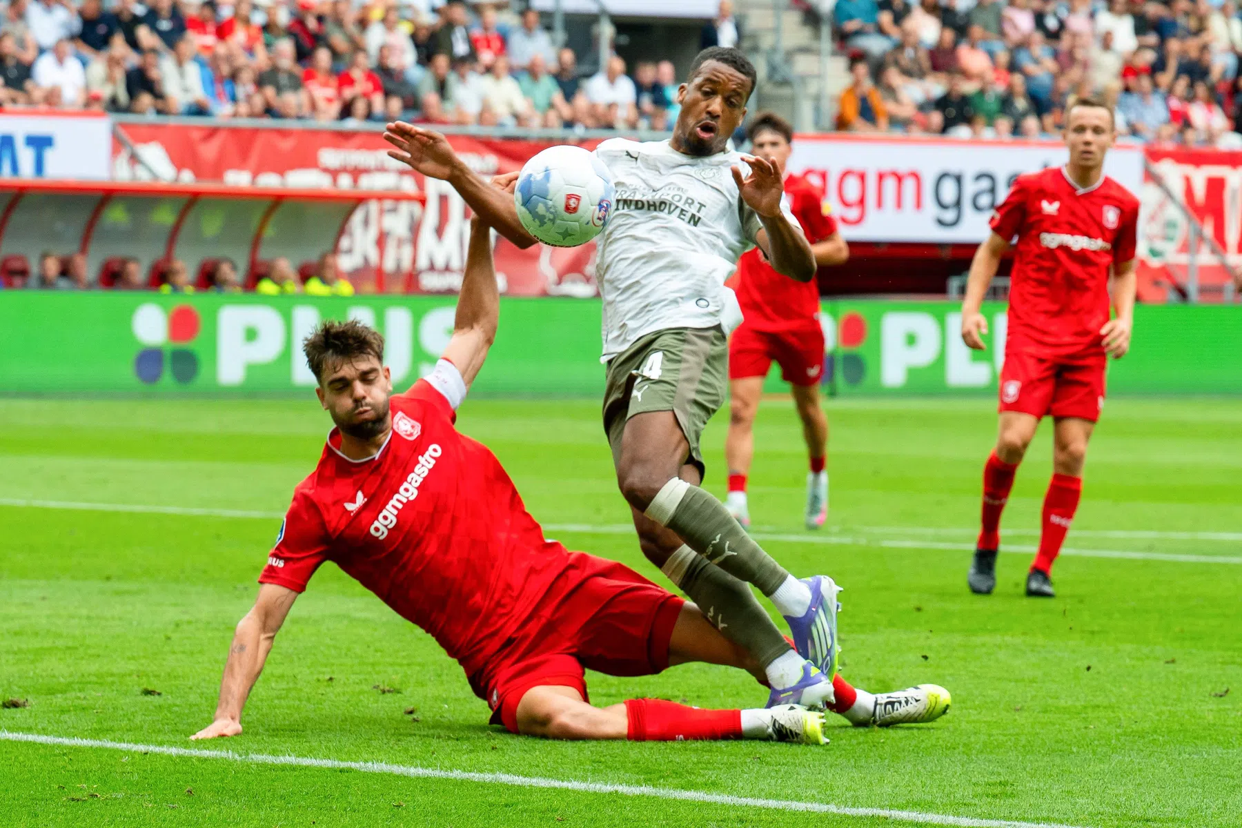 PSV: zes uit twee, maar zorgen om Pléa