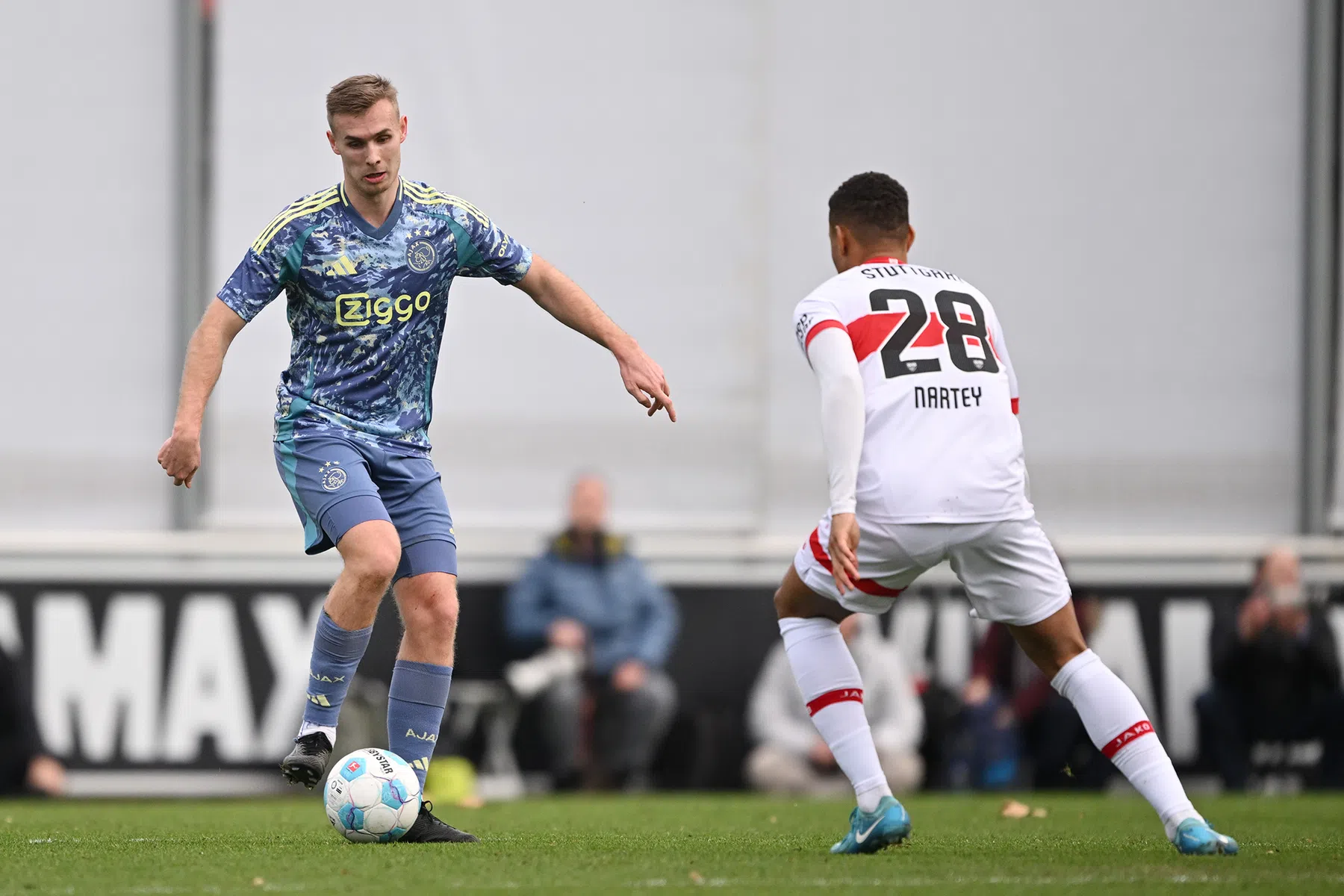 Ajax bevestigt: Mannsverk verhuurd met optie tot koop